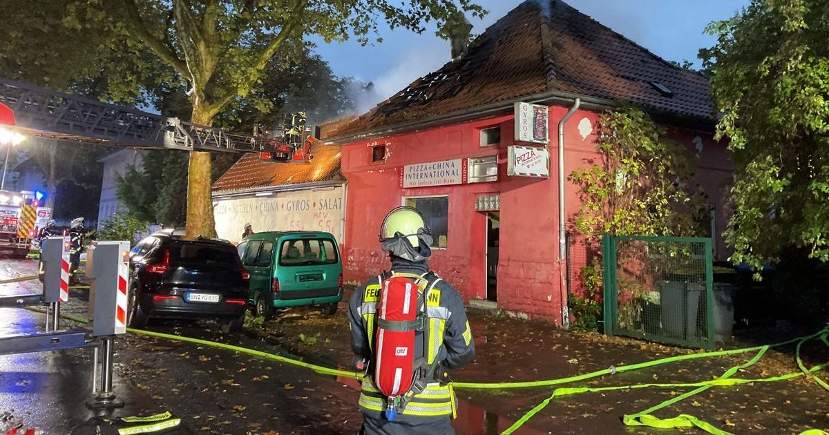Feuer in Bonn-Friesdorf: Dachstuhl einer Pizzeria brannte – eine Person ...