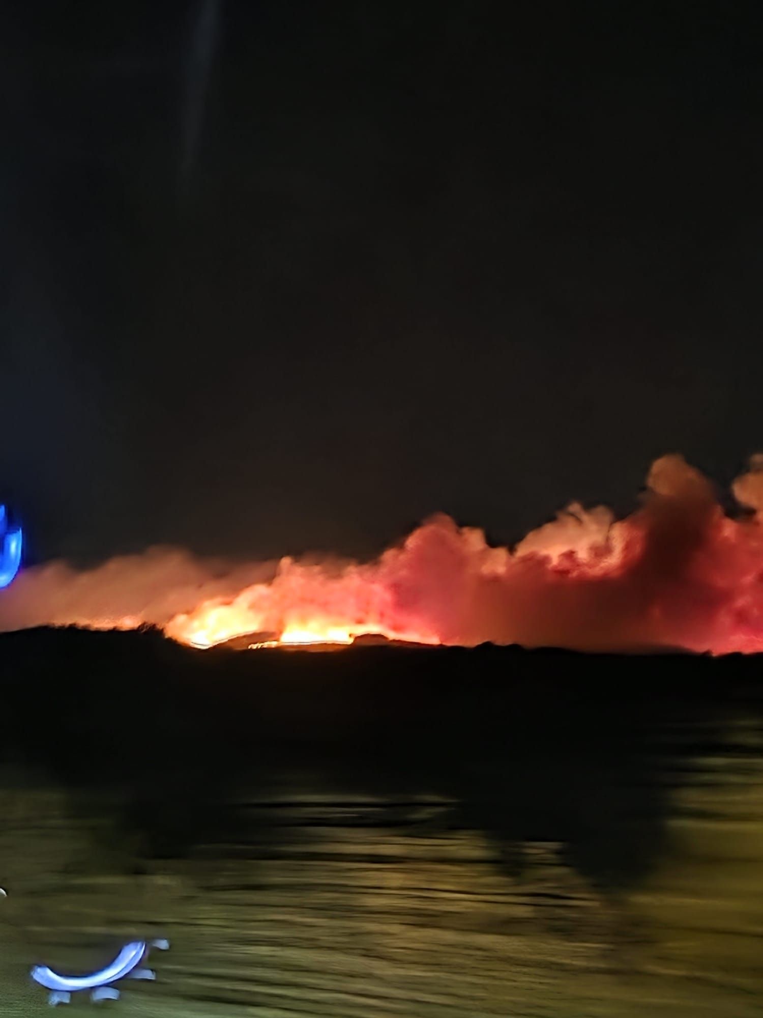 Landwirt Markus Wipperfürth fuhr der Schreck durch alle Glieder, als er auf der A4 bei der Anfahrt nach Hürtgenwald diesen Feuerball sah.