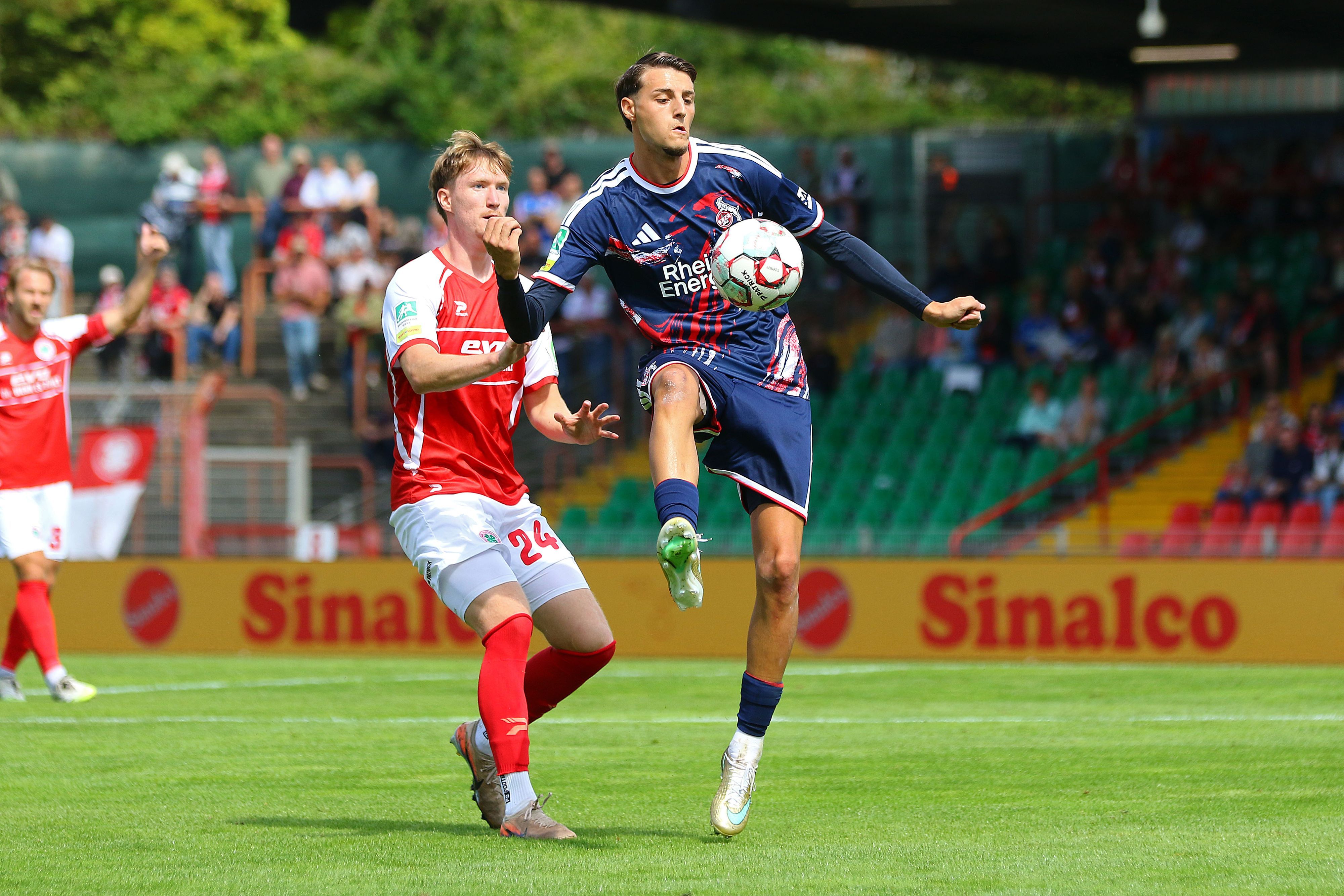 Regionalliga West: Rot-Weiß Oberhausen - 1.FC Köln II ** NUR FÜR REDAKTIONELLE ZWECKE ** EDITORIAL USE ONLY **Simon Ludwig, Malek El Mala RWO - 1.FC Köln II Ort: Oberhausen, Stadion Niederrhein Datum: 22.08.2026 Deutschland NRW Oberhausen Copyright: MichaxKorb *** Regionalliga West Rot Weiß Oberhausen vs. 1. FC Köln II ** FOR EDITORIAL USE ONLY ** EDITORIAL USE ONLY ** p Simon Ludwig, Malek El Mala RWO 1 FC Köln II Location: Oberhausen, Niederrhein Stadium Date: August 22, 2026 Germany, North Rhine-Westphalia, Oberhausen Copyright MichaxKorb Copyright: MichaxKorb doc879qyghvc6hr7s60dy5 ,EDITORIAL USE ONLY