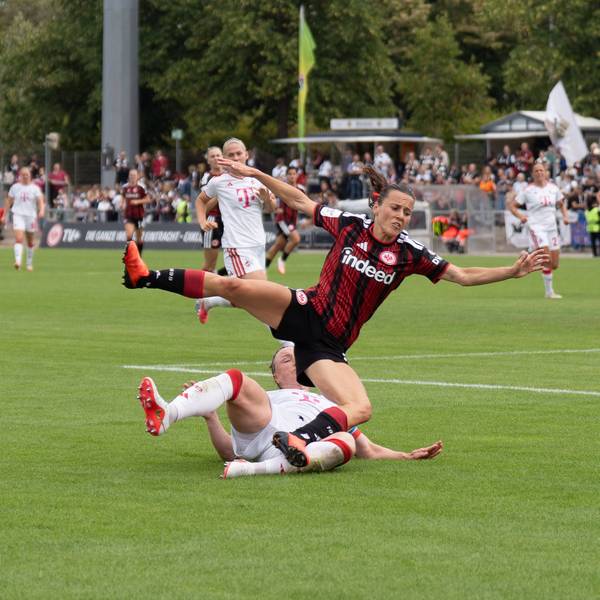 22.08.2026, xhfmx, Fussball Google Pixel Frauen-Bundesliga, Eintracht Frankfurt - 1.FC Köln v.l. Hayley Raso Eintracht Frankfurt, Rückennummer 16 im Duell mit Marina Hegering 1. FC Köln, Rückennummer 33 Frankfurt am Main *** August 22, 2026, xhfmx, Soccer, Google Pixel, Women s Bundesliga, Eintracht Frankfurt vs. 1. FC Köln, Hayley Raso Eintracht Frankfurt, No. 16 goes head-to-head with Marina Hegering 1. FC Köln, No. 33, Frankfurt am Main