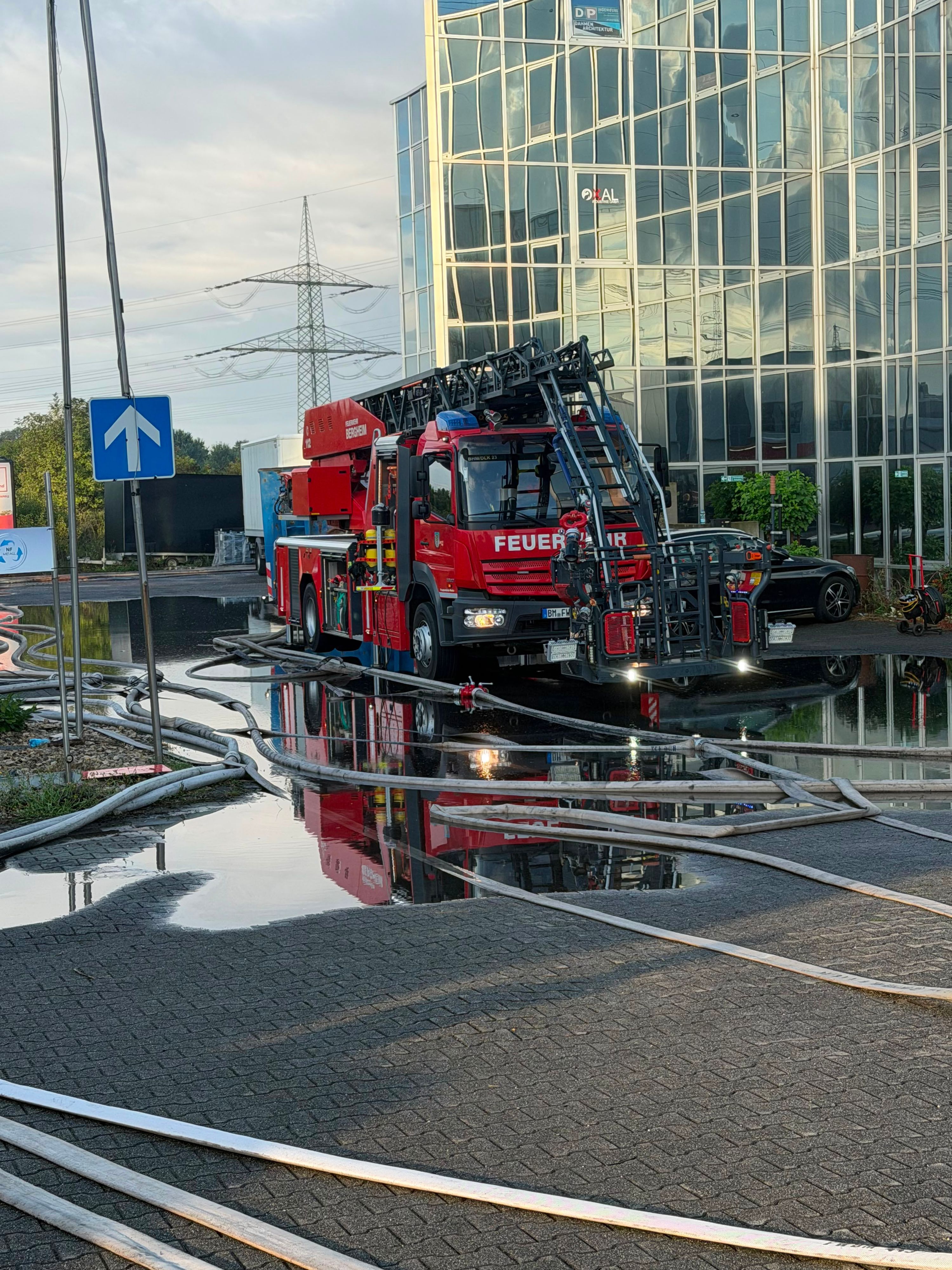 Die Feuerwehr in Bergheim hatte wegen des Unwetters viel zu tun.