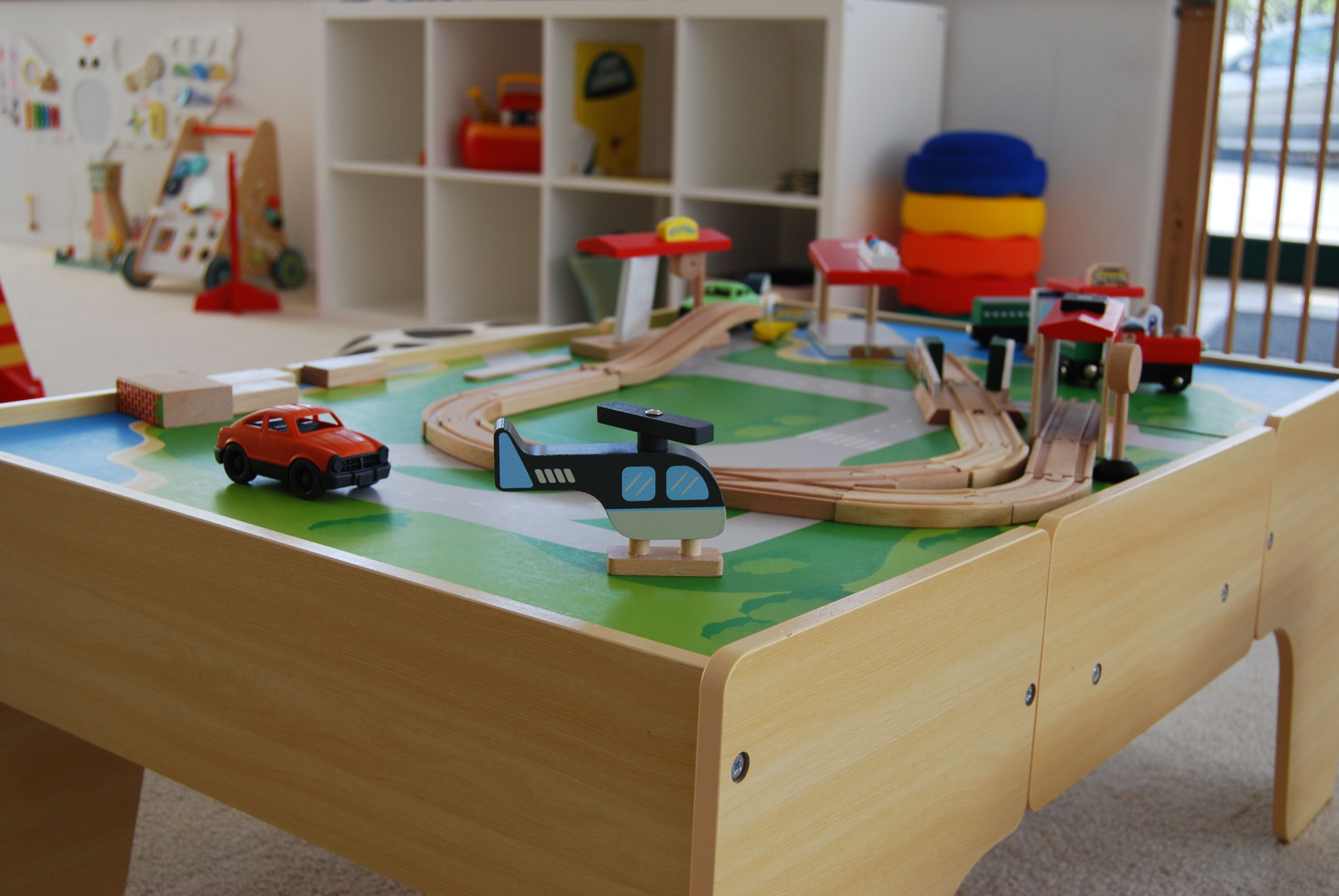 Zu sehen sind diverse Kinderspielsachen.