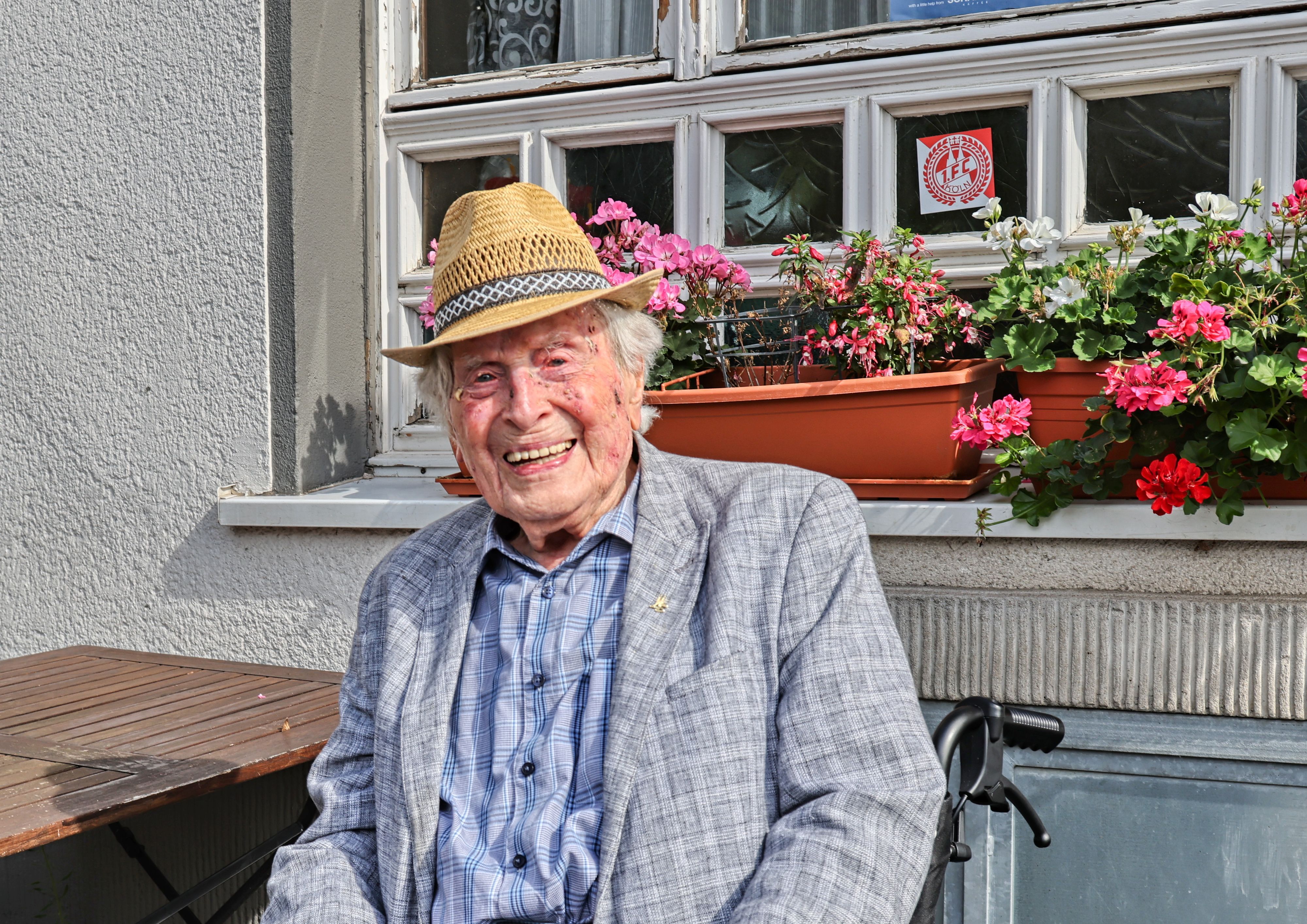 Ludwig Sebus in seiner Lieblingskneipe „Jussi“ in Bickendorf.