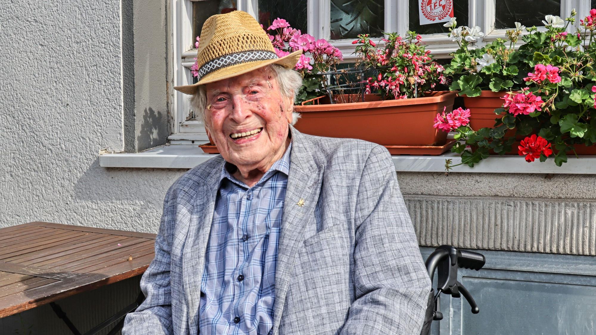 Ludwig Sebus in seiner Lieblingskneipe „Jussi“ in Bickendorf.