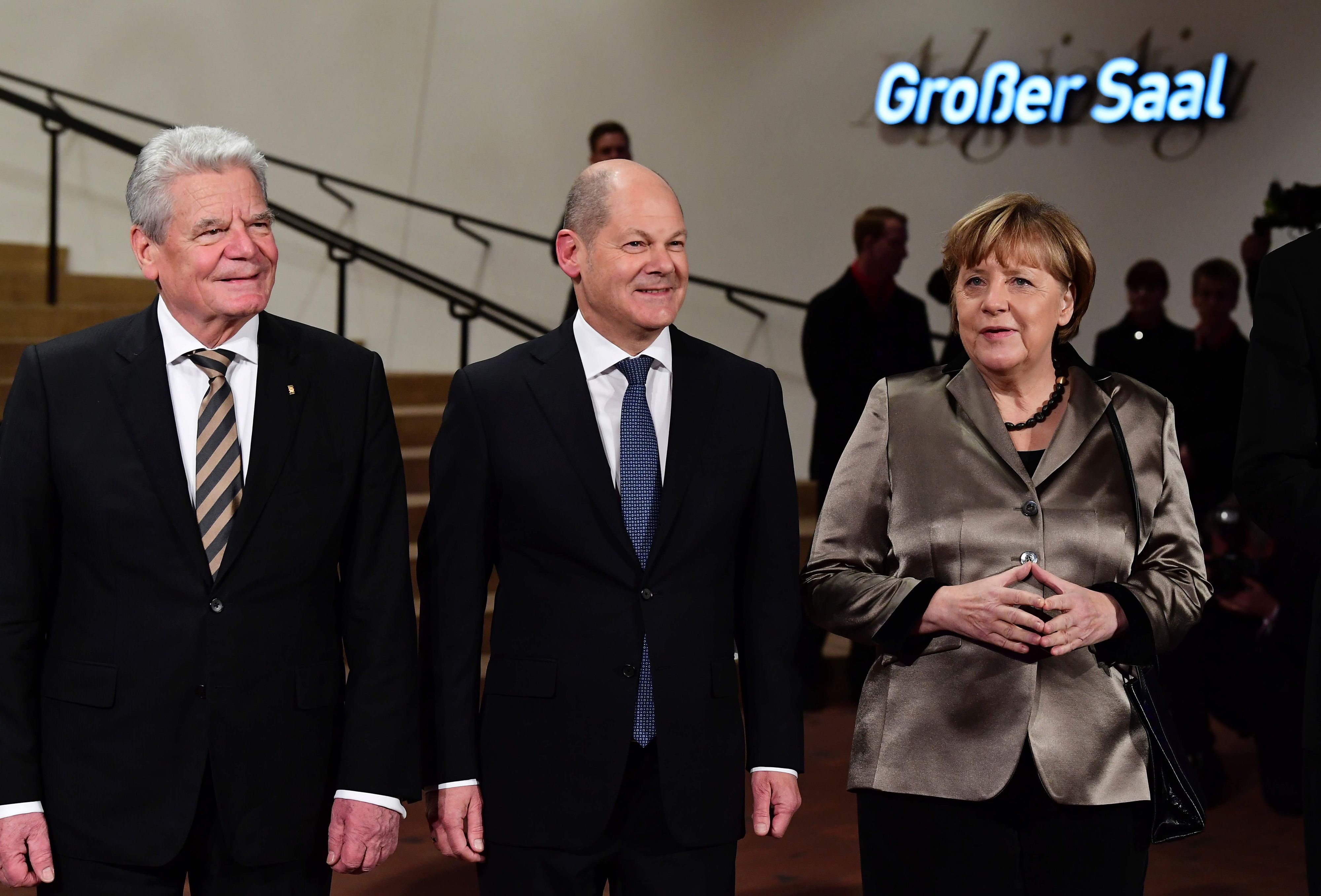 2017: Der damalige Bundespräsident Joachim Gauck, Hamburgs Erster Bürgermeister Olaf Scholz und Kanzlerin Angela Merkel bei der Eröffnung.