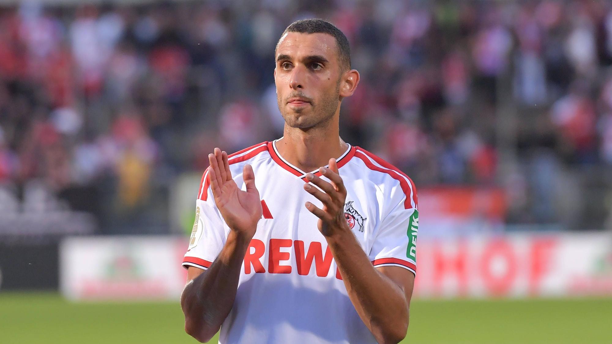 24.08.2026, xblx, Fussball DFB Pokal 1.Runde, Kickers Wuerzburg - 1.FC Köln v.l. Ellyes Skhiri 1. FC Köln, bedankt / bedanken sich bei den Fans Wuerzburg *** August 24, 2026, xblx, Soccer, DFB Cup First Round, Kickers Würzburg vs. 1. FC Köln goal by Ellyes Skhiri, 1. FC Köln the team thanks the Würzburg fans