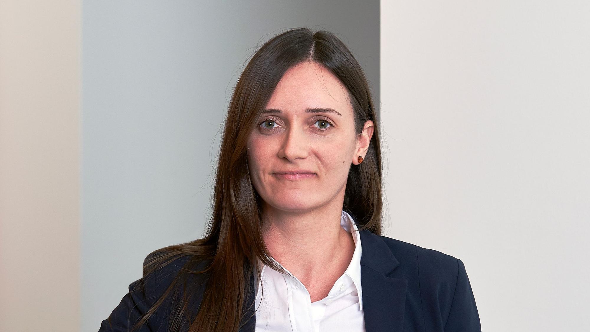 Ina Lompa, 41, arbeitet als Rechtsanwältin bei der Kanzlei GTW mit Standorten in Düsseldorf und Krefeld. Lompa berät bei der Realisierung von Bauvorhaben, angefangen bei der Schaffung der bauplanungsrechtlichen Voraussetzungen bis zur Erteilung der Baugenehmigung. Sie ist Lehrbeauftragte für Bau- und Planungsrecht an der Hochschule Düsseldorf.