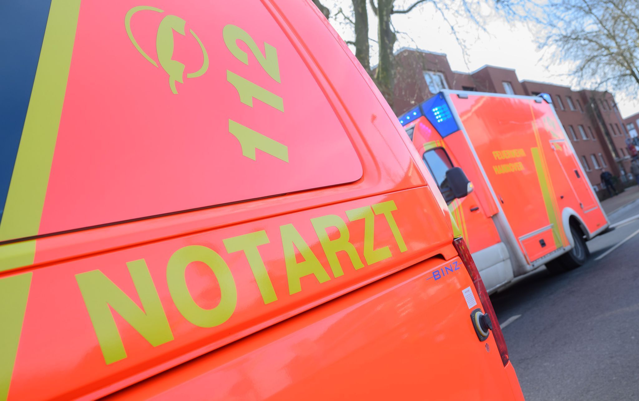 Notarzt und Rettungswagen im Einsatz. (Symbolfoto)