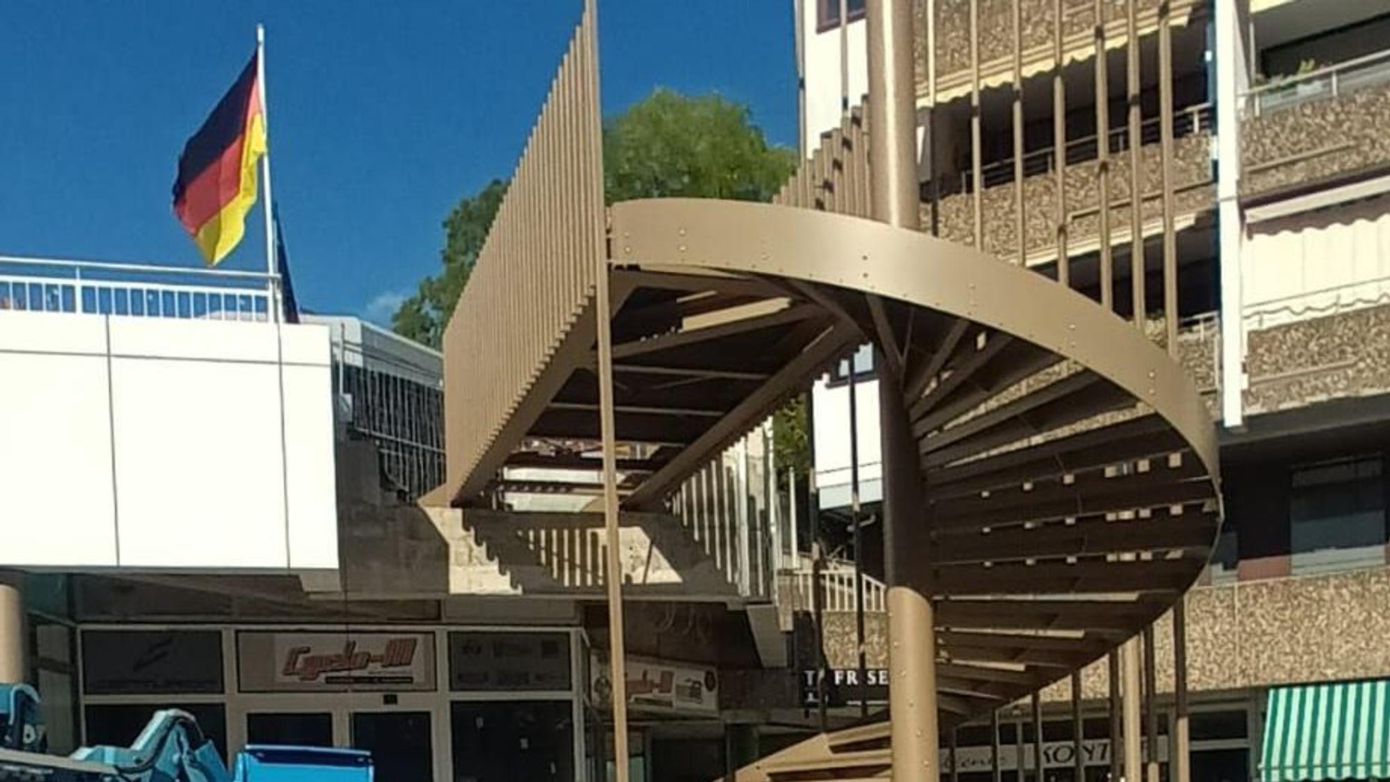 Das Foto zeigt die Wendeltreppe an der Schloßstraße