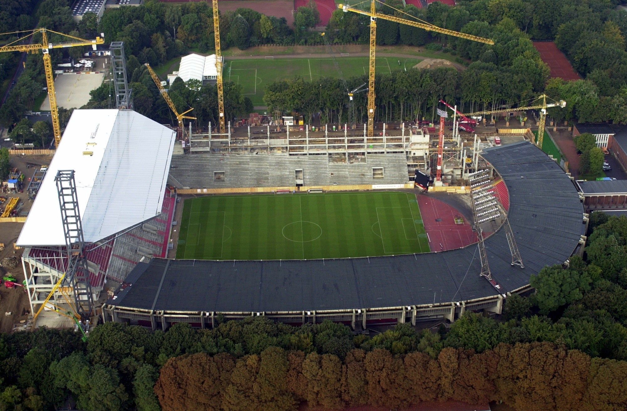 Das Stadion während des Umbaus im Jahr 2002