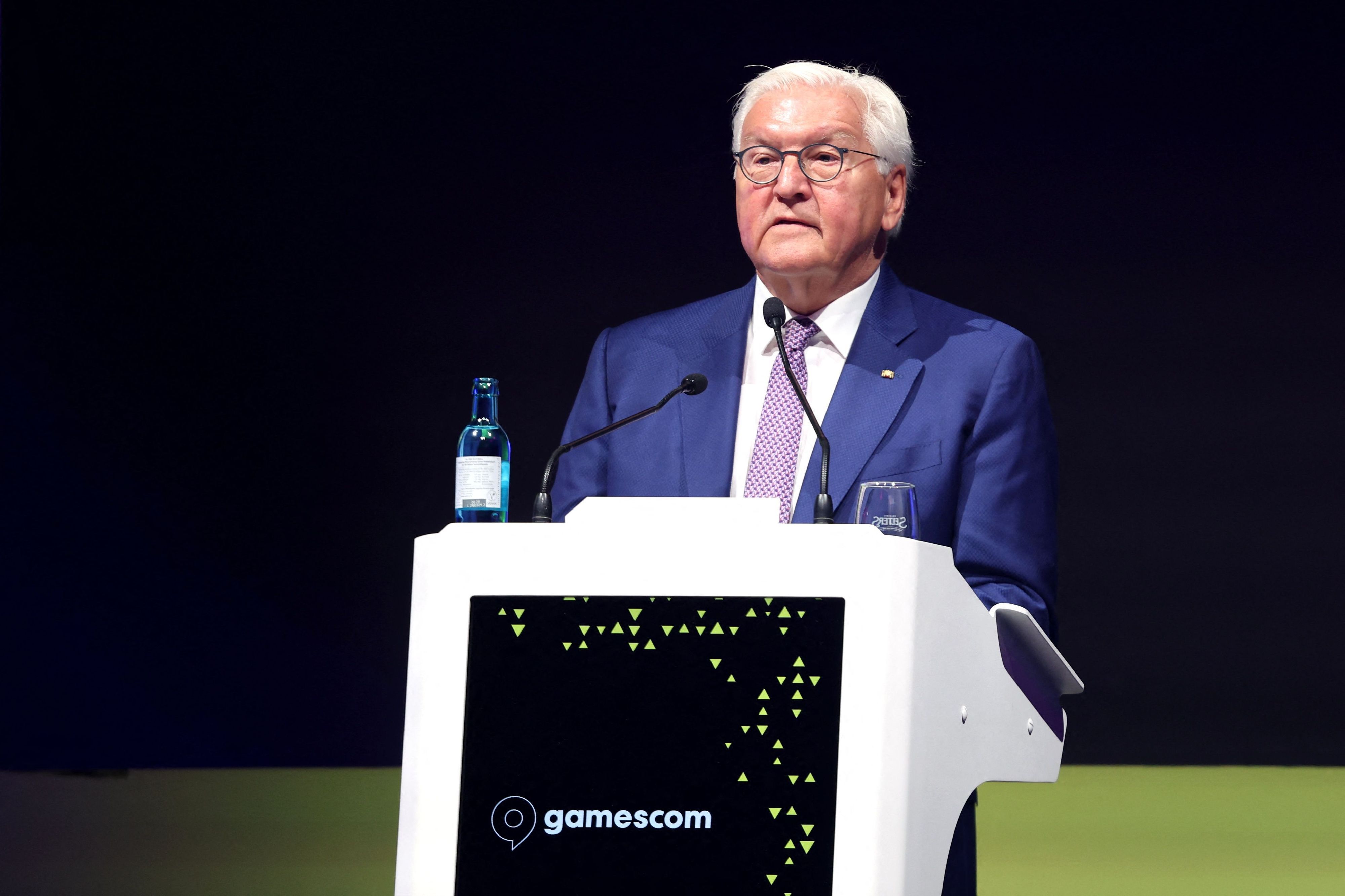 27.08.2026, Nordrhein-Westfalen, Köln: Bundespräsident Frank-Walter Steinmeier spricht während einer Diskussionsrunde auf der weltgrößten Computer- und Videospielmesse Gamescom. Foto: Christoph Reichwein/dpa +++ dpa-Bildfunk +++