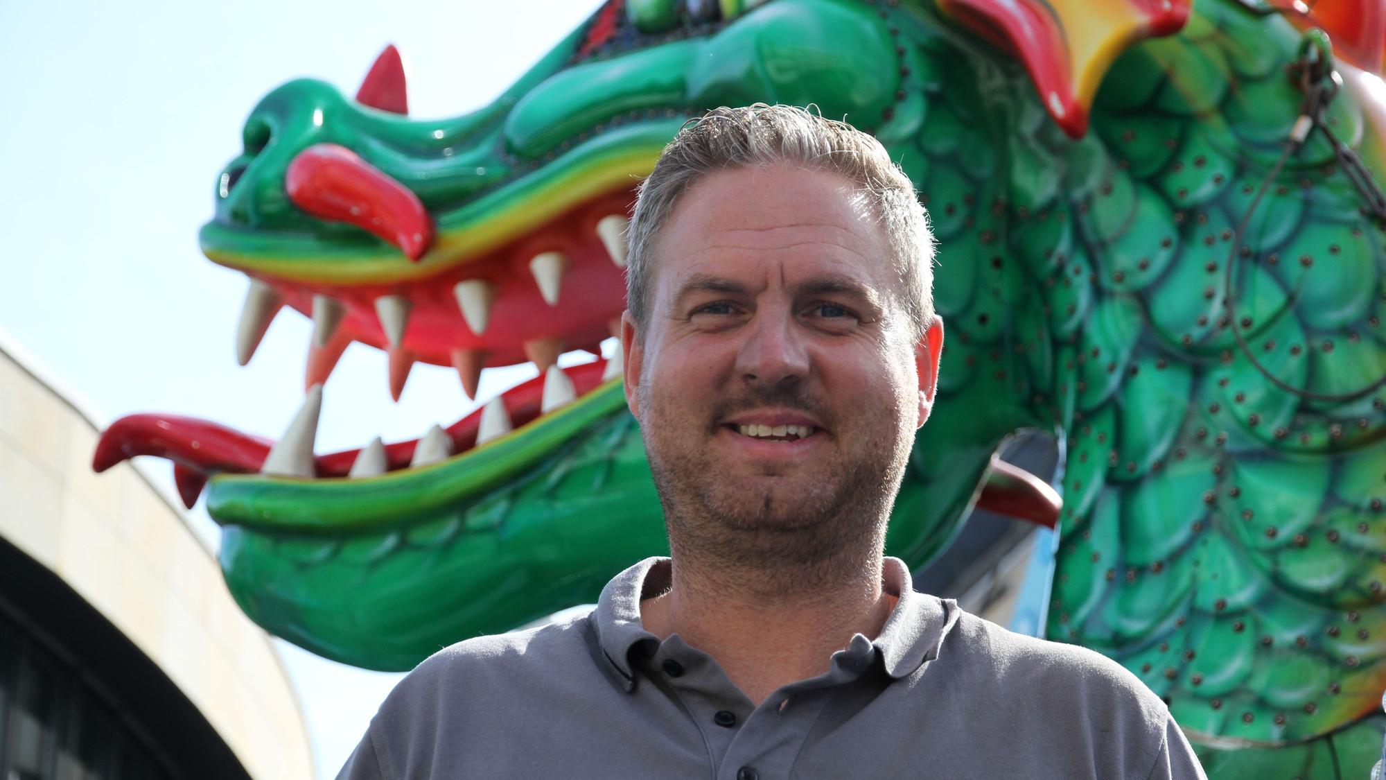 Riesenschaukel Nessy hat Premiere auf dem Siegburger Stadtfest, Betreiber Hans-Peter Markmann