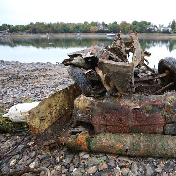 Das im Rhein bei Königswinter gefundene Autowrack.