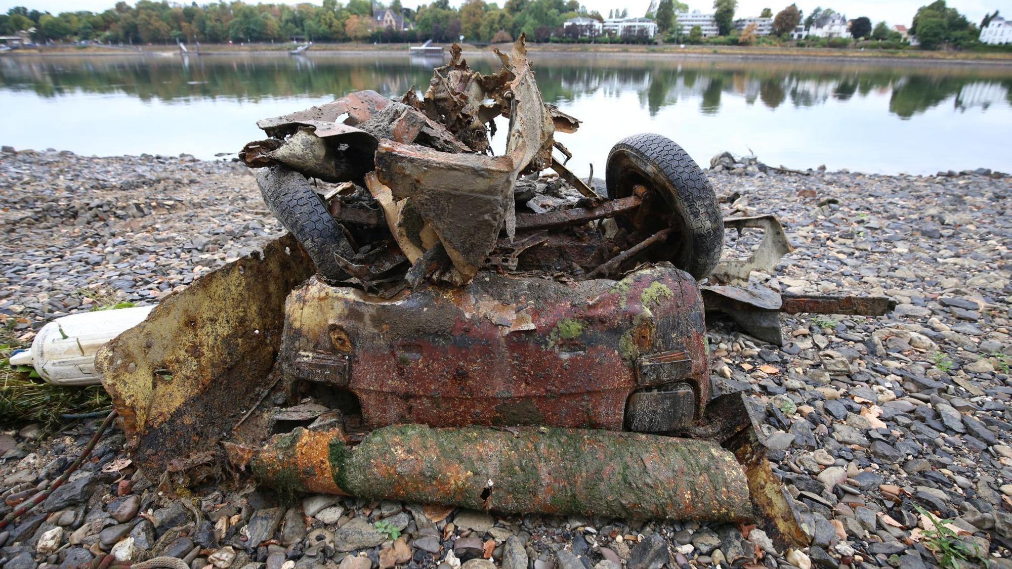 Das im Rhein bei Königswinter gefundene Autowrack.