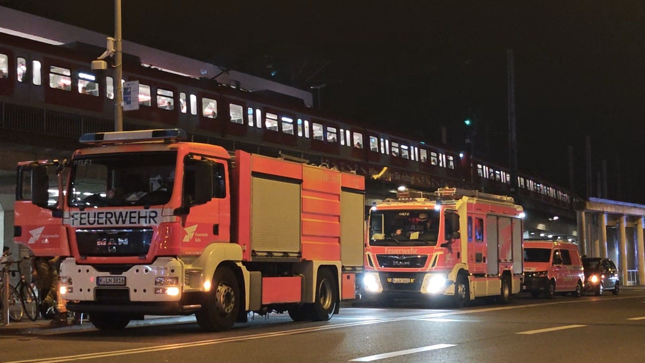 Die Feuerwehr in Köln Hbf im Einsatz.