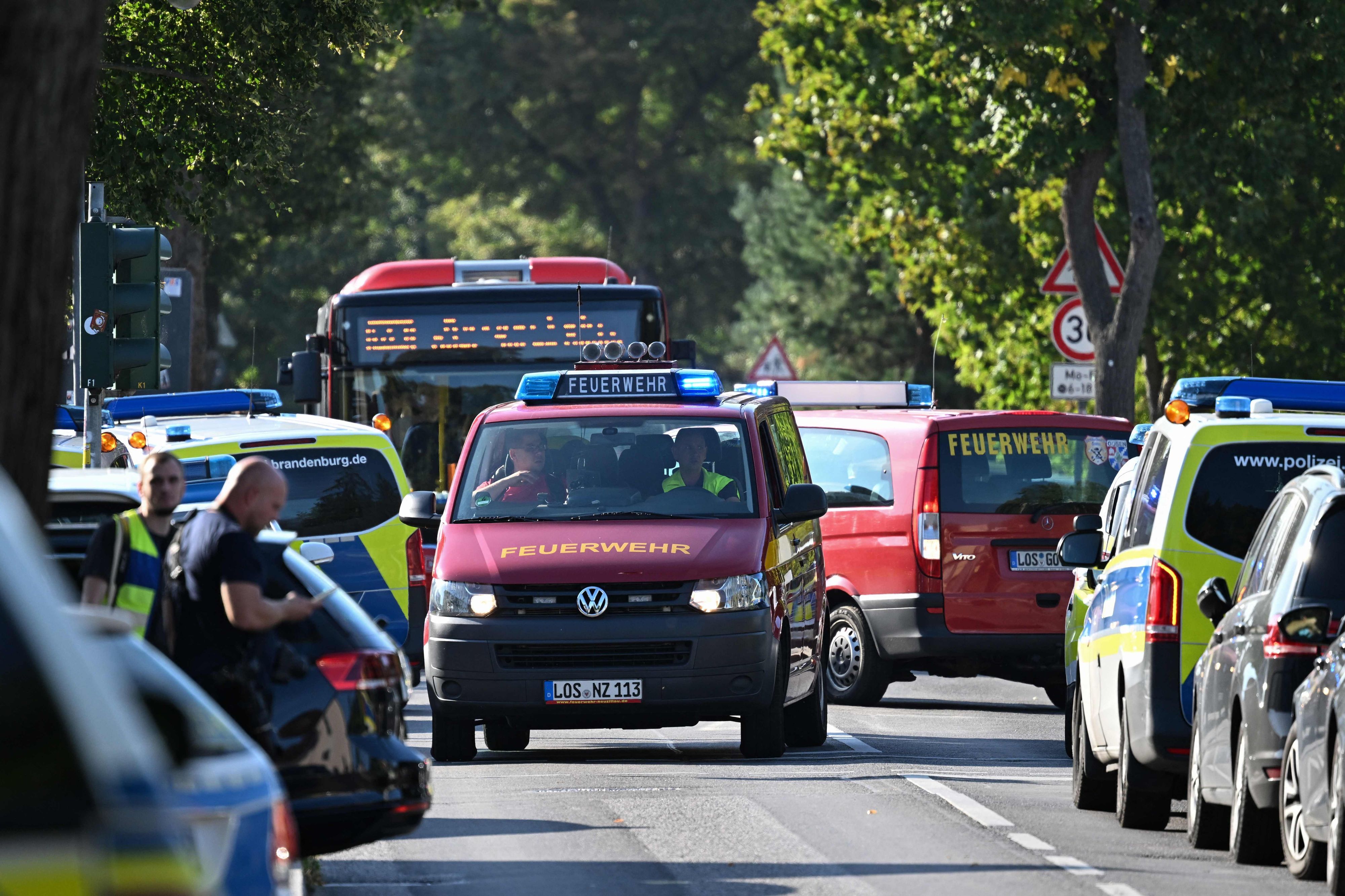 Die Polizei riegelte den Bereich um die Schule ab.