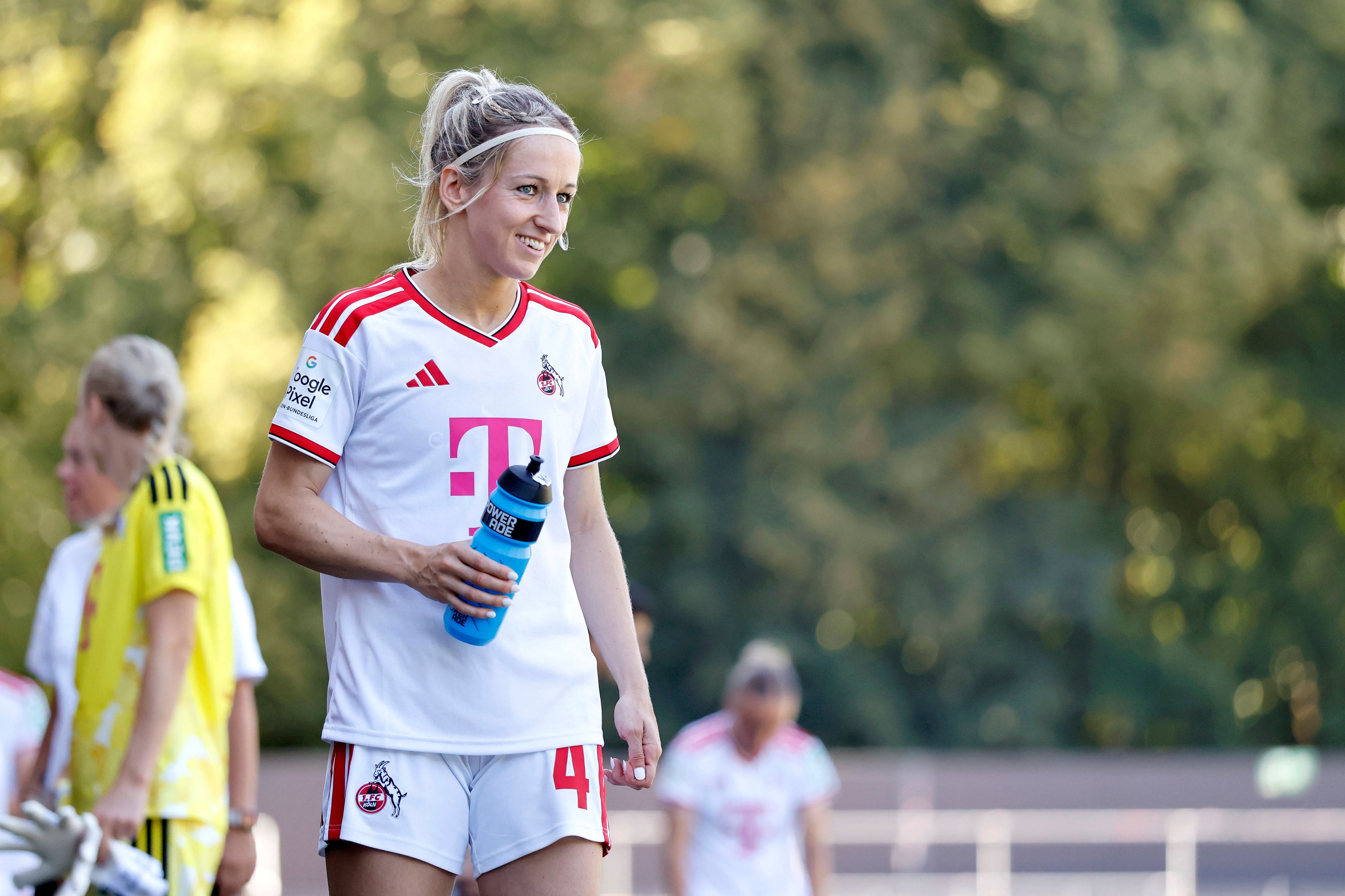 Fußballspielerin Kathrin Kathy Hendrich Abwehr beim Testspiel zwischen der 1. Frauen-Mannschaft des 1. FC Köln und dem FC Twente Enschede NED im Franz-Kremer-Stadion. Endstand 5:1 Köln, 08.08.2026 NRW Deutschland *** Soccer player Kathrin Kathy Hendrich, defender, during the friendly match between the 1. FC Köln Women s Team and FC Twente Enschede NED at Franz Kremer Stadium. Final score: 51 for Köln, August 8, 2026, North Rhine-Westphalia, Germany Copyright: xChristophxHardtx