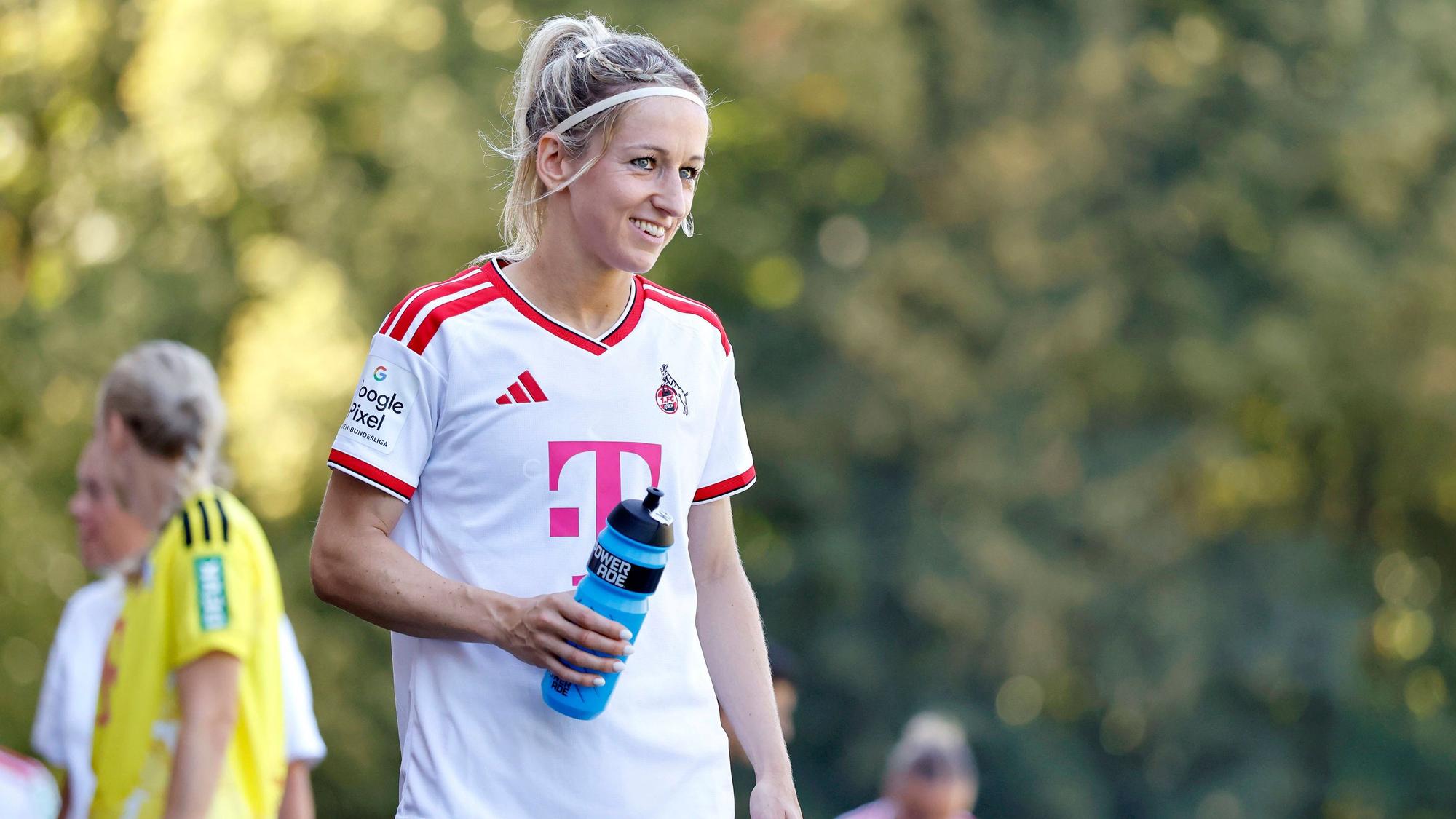 Fußballspielerin Kathrin Kathy Hendrich Abwehr beim Testspiel zwischen der 1. Frauen-Mannschaft des 1. FC Köln und dem FC Twente Enschede NED im Franz-Kremer-Stadion. Endstand 5:1 Köln, 08.08.2026 NRW Deutschland *** Soccer player Kathrin Kathy Hendrich, defender, during the friendly match between the 1. FC Köln Women s Team and FC Twente Enschede NED at Franz Kremer Stadium. Final score: 51 for Köln, August 8, 2026, North Rhine-Westphalia, Germany Copyright: xChristophxHardtx