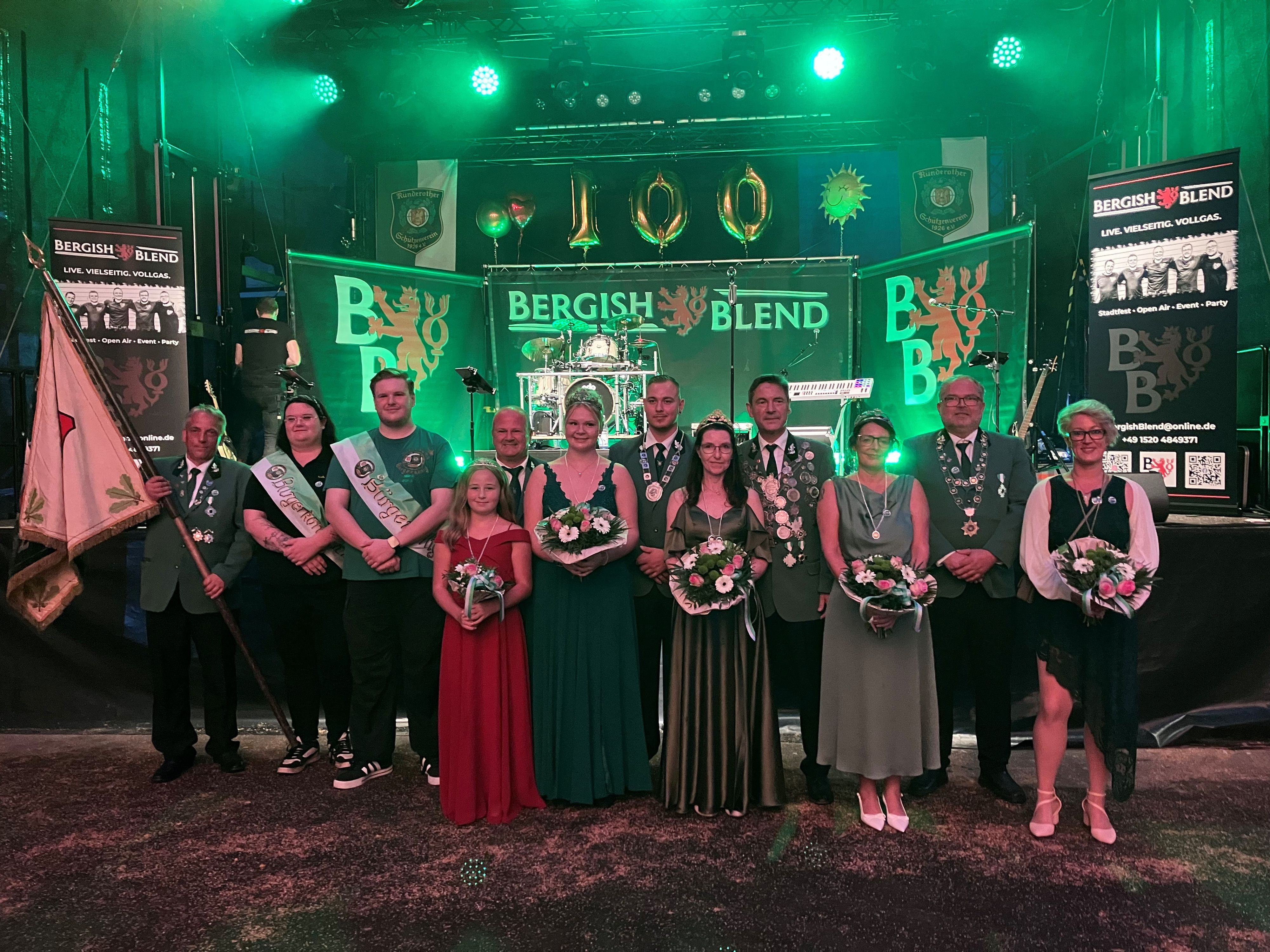 Gruppenfoto der neuen Majestäten des Ründerother Schützenvereins.
