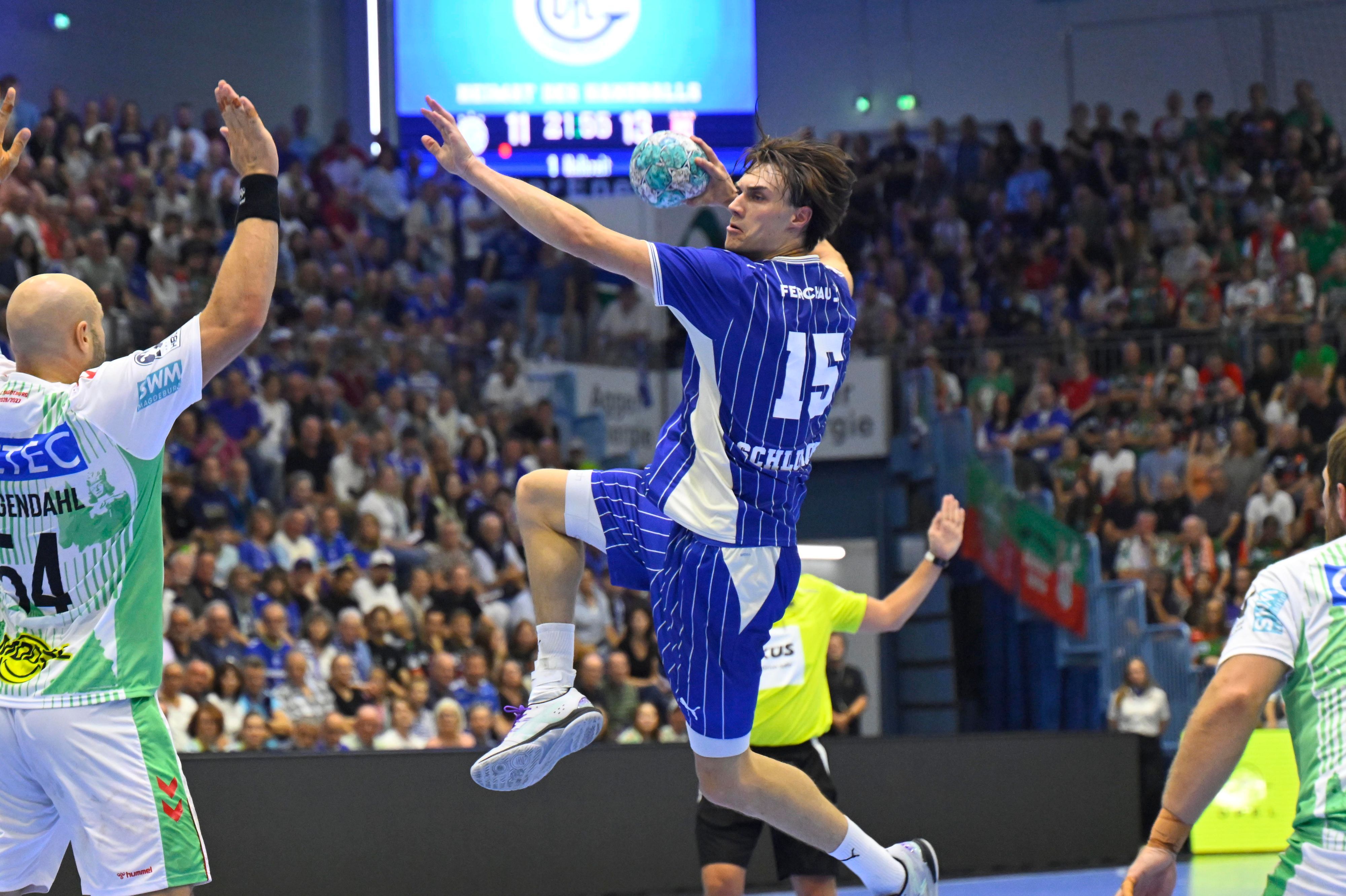 Handballer Miro Schluroff in einer Angriffssituation.