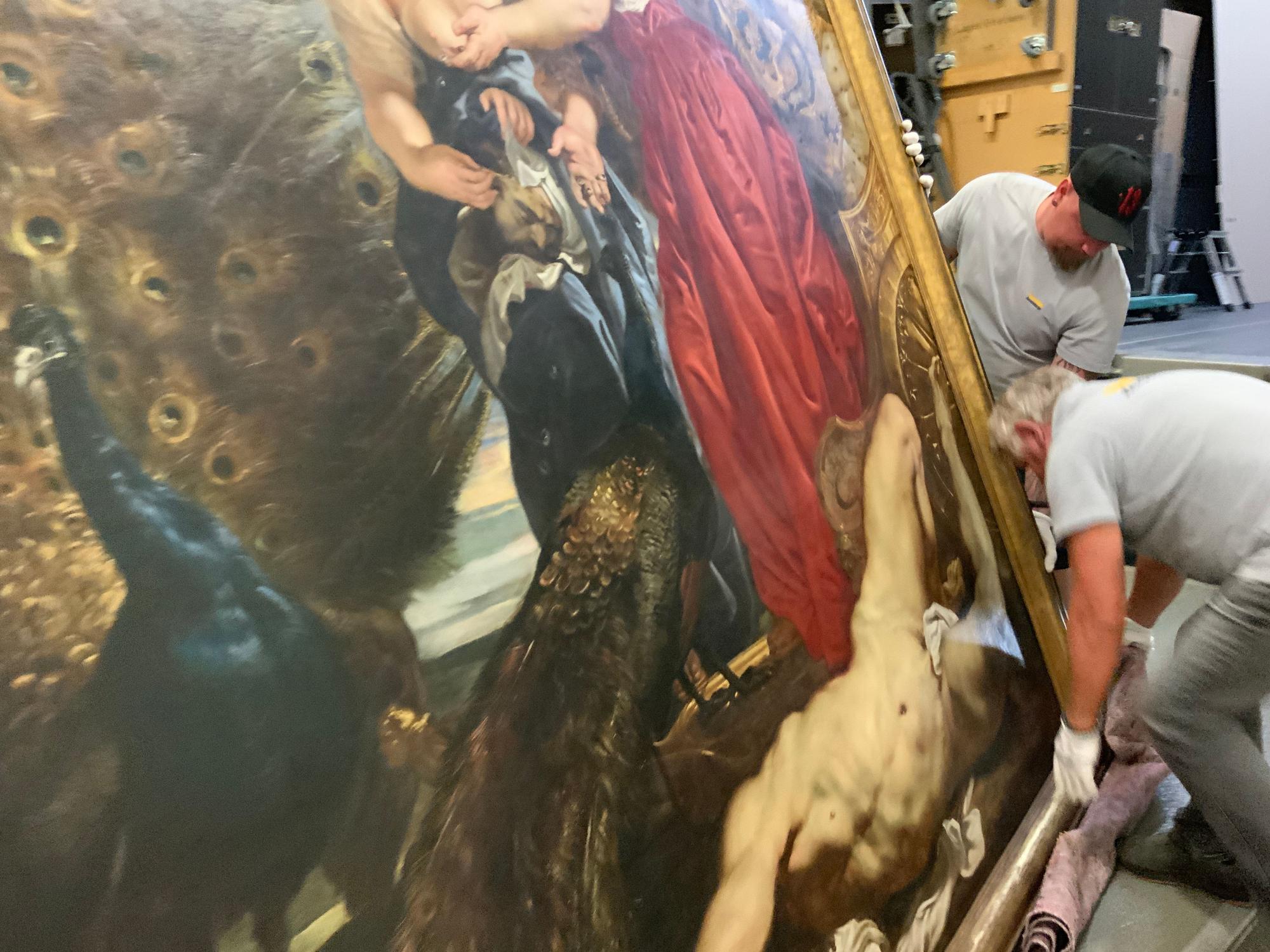 Das riesige Werk „Juno und Argus“ von Rubens musste von sechs Kunstpackern transportiert werden.