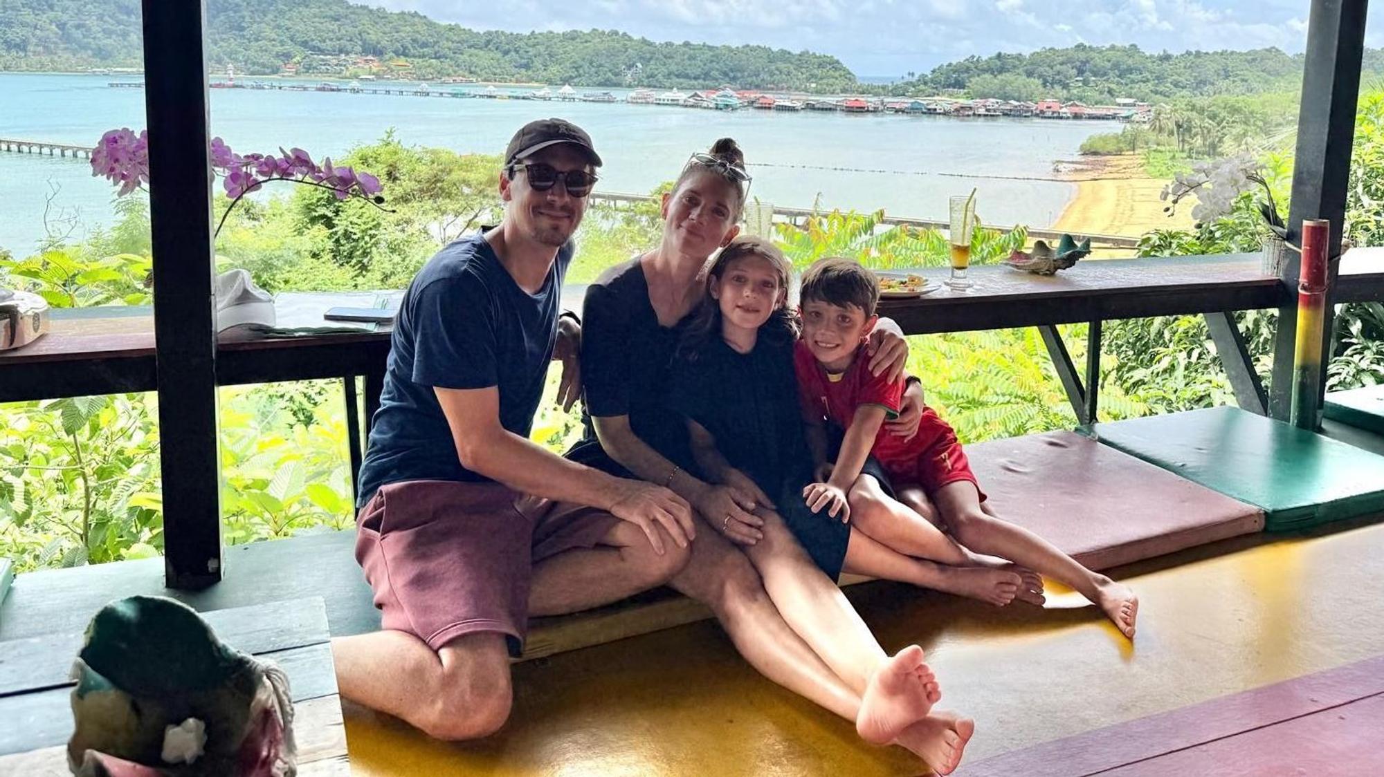 Eben noch im Urlaub: Katia, Alex, Tilda und Leo Winter. Tilda kommt jetzt in die vierte, Leo in die erste Klasse.