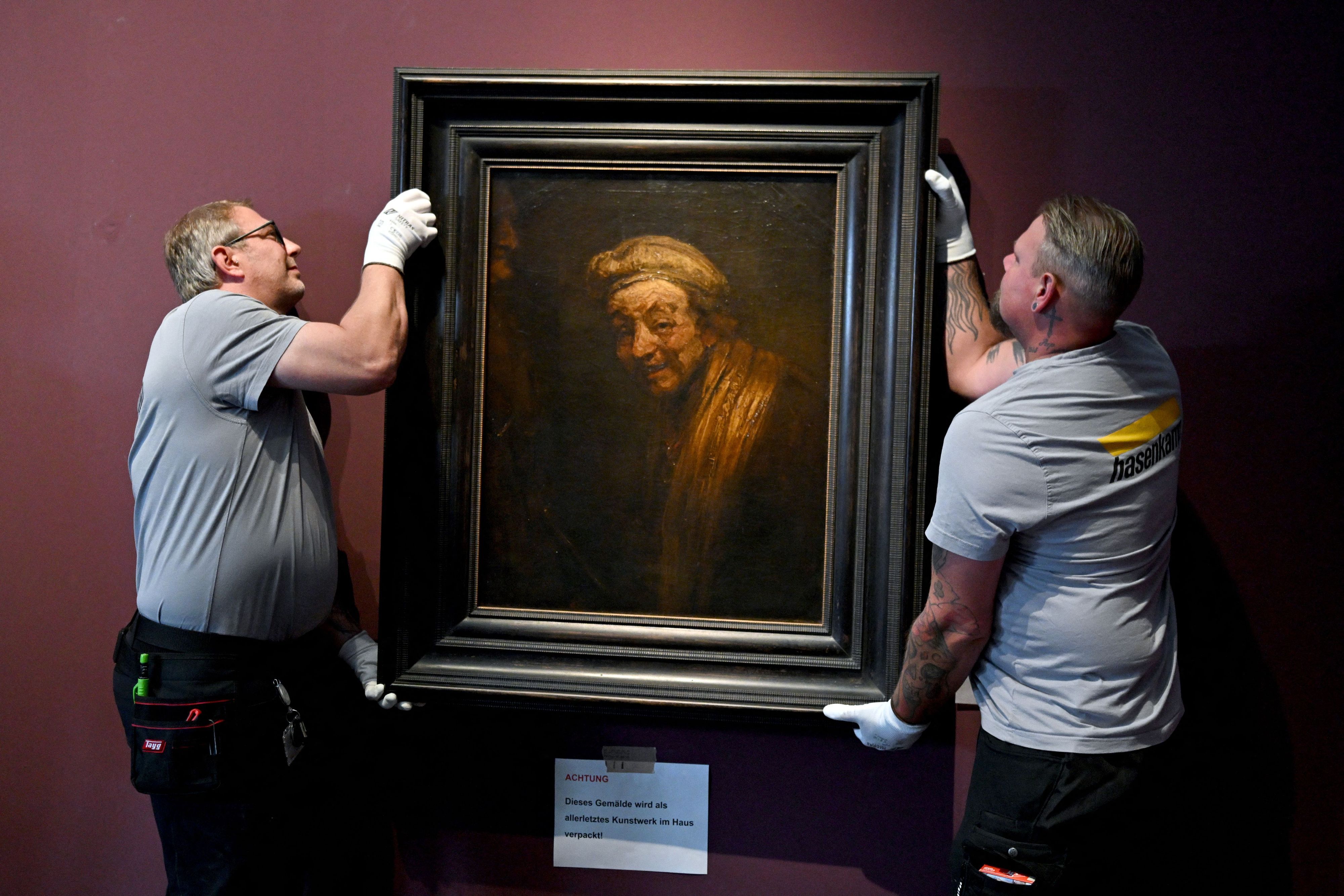 Das Selbstbildnis von Rembrandt wurde als letztes Bild im Wallraf-Richartz-Museum am Montag abgenommen. Es wird frühestens Ende 2028 zurückkehren.