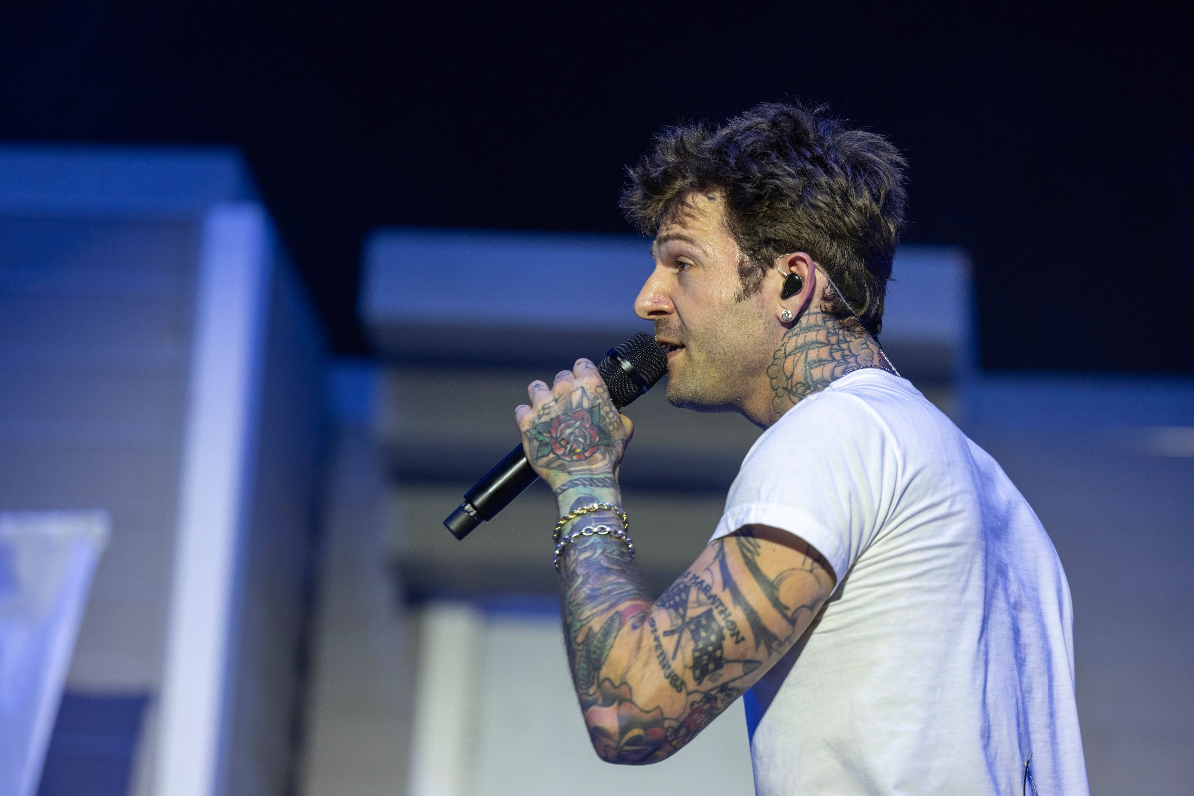 Frontmann Jesse Rutherford gab mit seiner Band The Neighbourhood am Sonntagabend (30. August) das zweite ausverkaufte Konzert des Jahres in der Lanxess-Arena (Archivbild vom Juni 2026).