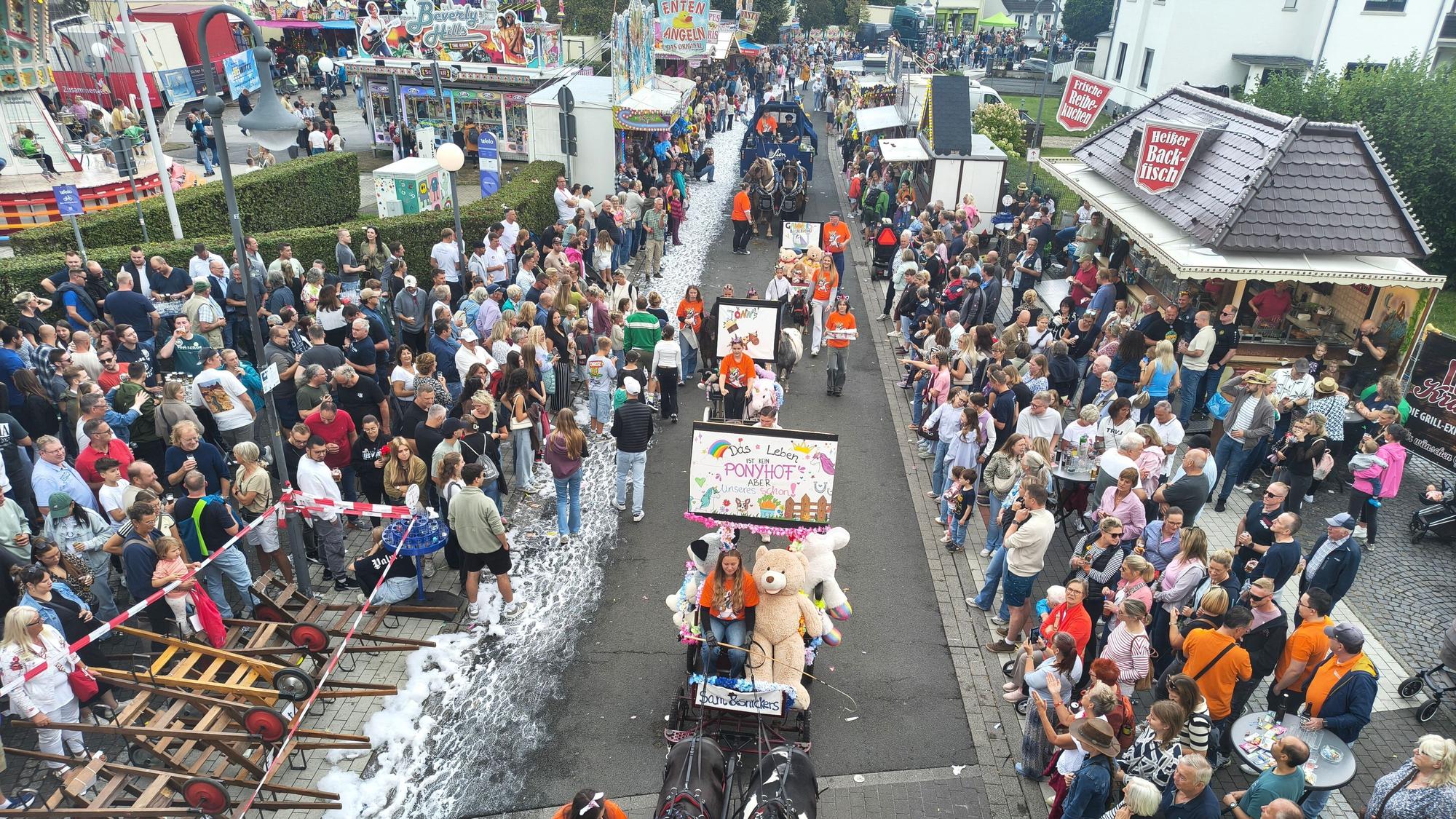 Wahlscheider Kirmes 2026: Korsofahrt und Schörreskarrenrennen