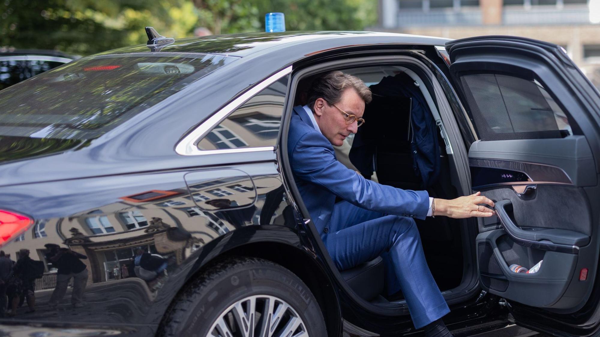 Dienstwagen-Check 2026: Wüst gehört zu den Schlusslichtern