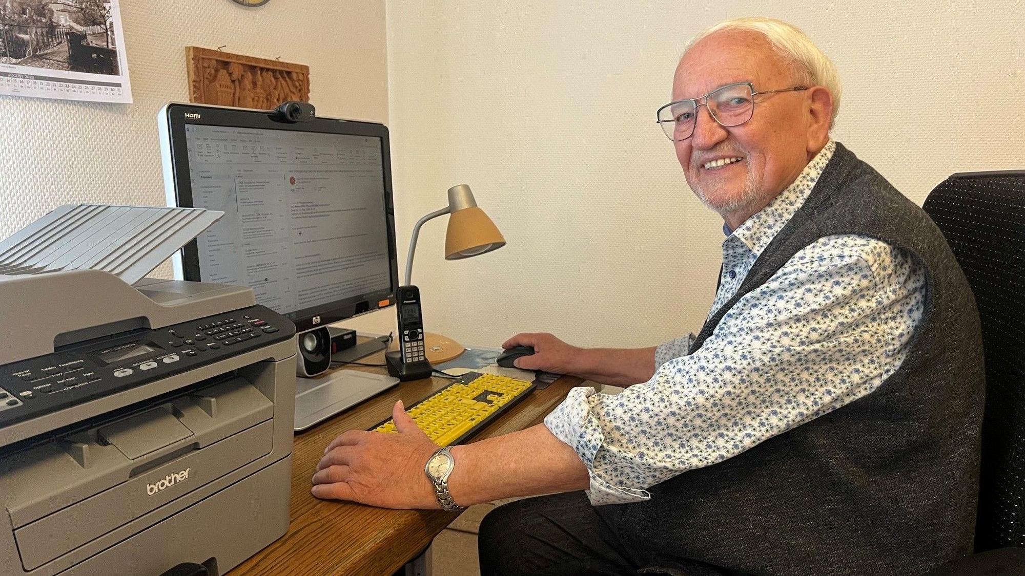 Ludwig Neuber in seinem Büro.