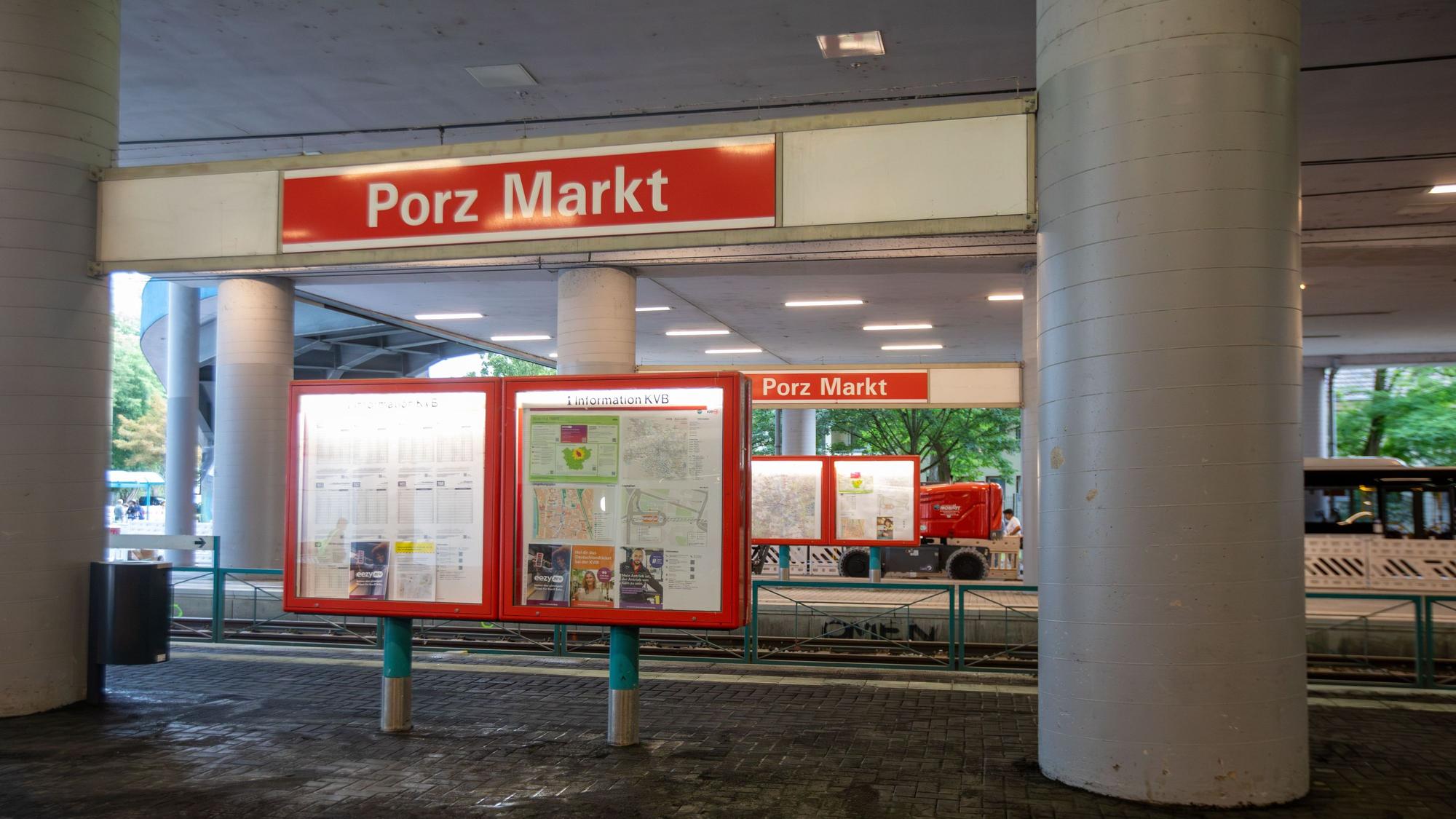 Kleine Arbeiten sind noch zu erledigen, bevor die reguläre Haltestelle „Porz Markt“ der KVB-Linie 7 ab Mittwoch, 2. September, wieder angefahren wird.
