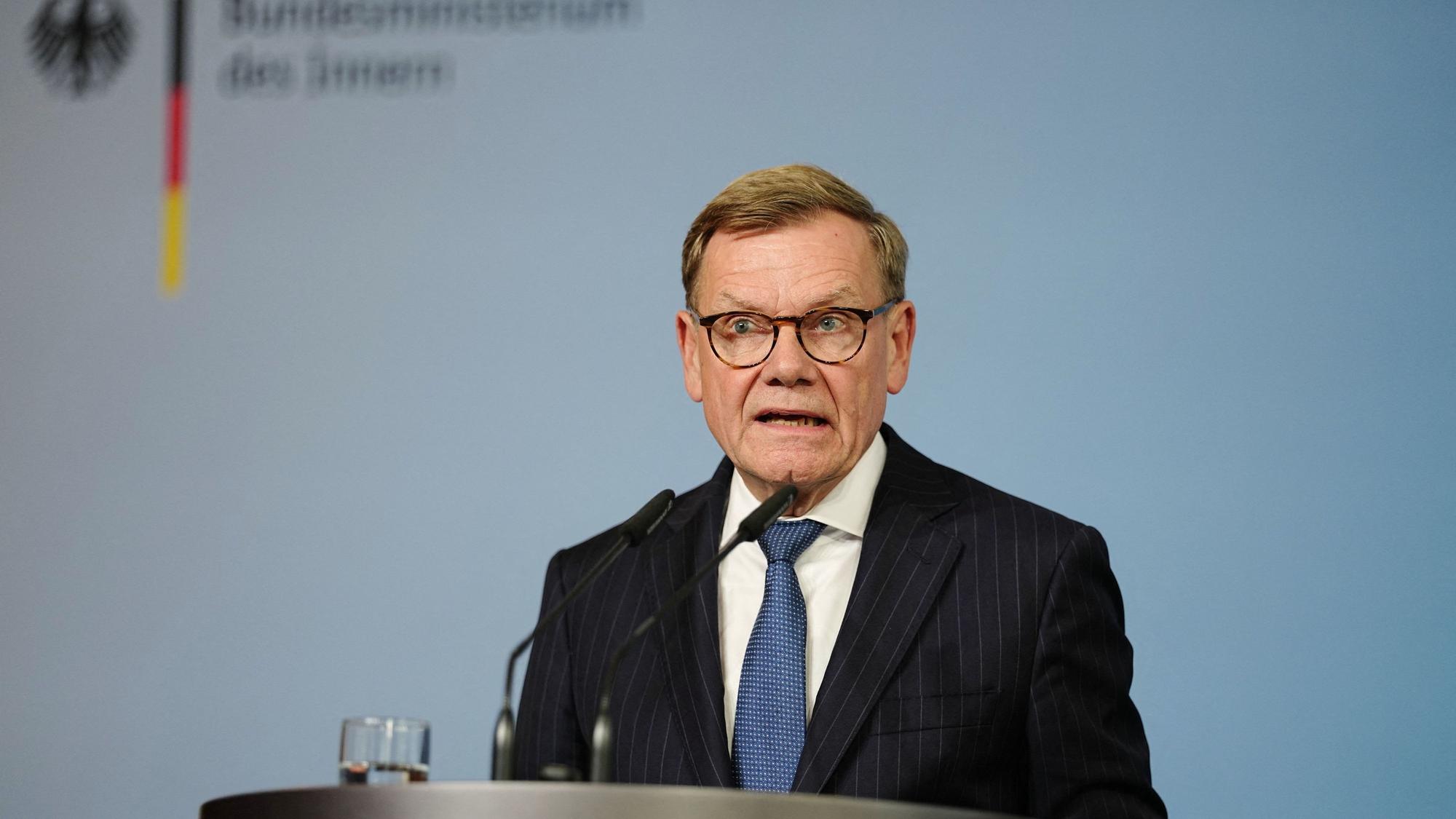 Johann Wadephul (CDU), Bundesaußenminister, spricht bei einer Pressekonferenz zu den Entwicklungen im Fall der am Flughafen Leipzig/Halle gefundenen Sprengstoff-Drohne im Bundesinnenministerium.