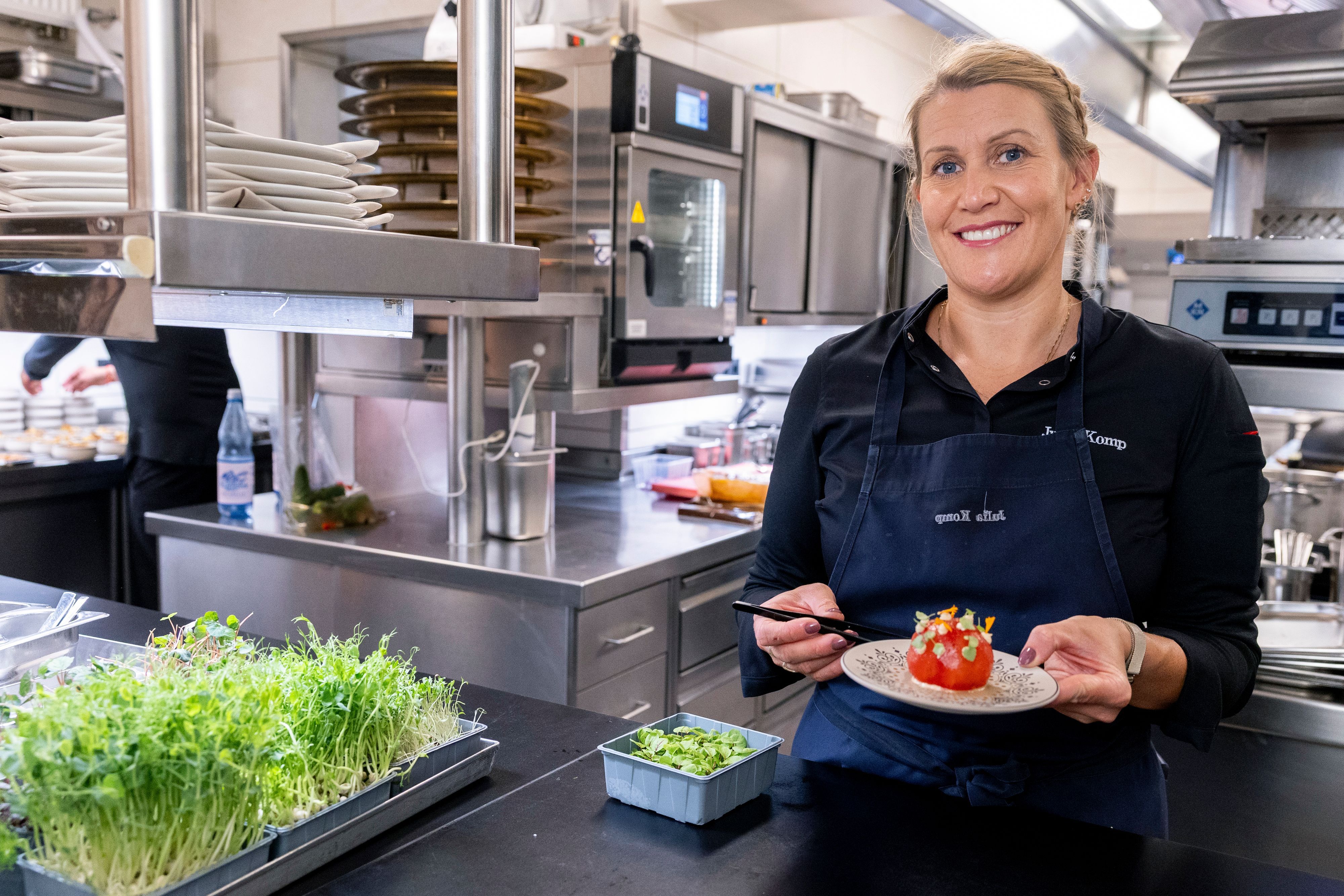 Julia Komp in der Küche ihrer beiden Restaurants.