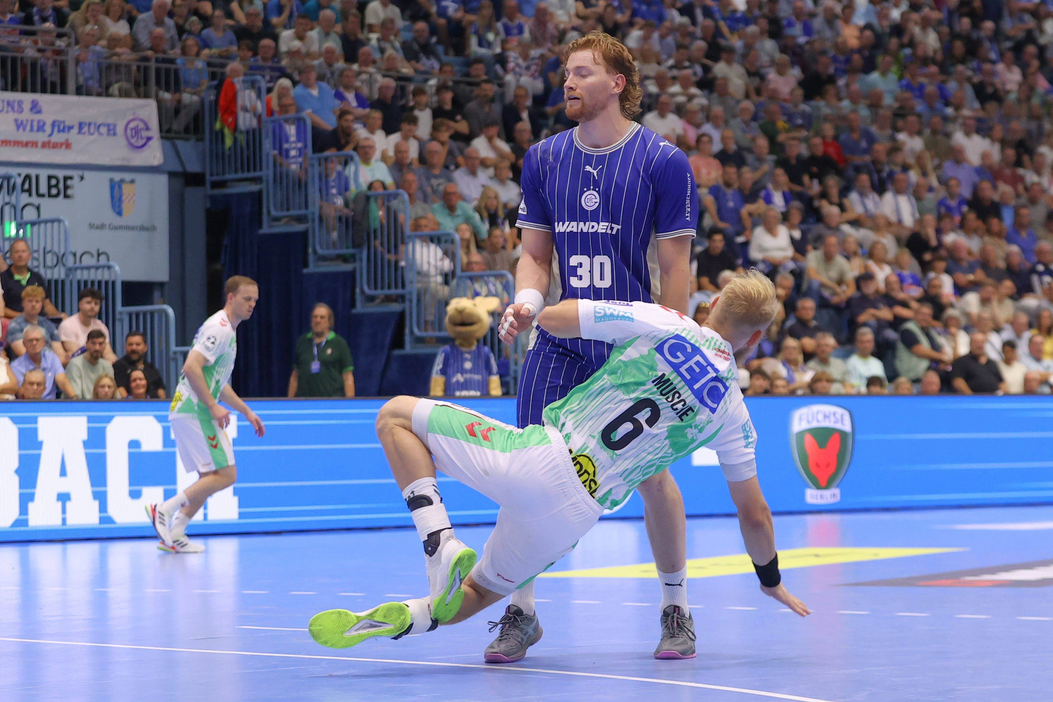 Matthias Musche rutscht aus und prallt in Tom Kiesler.