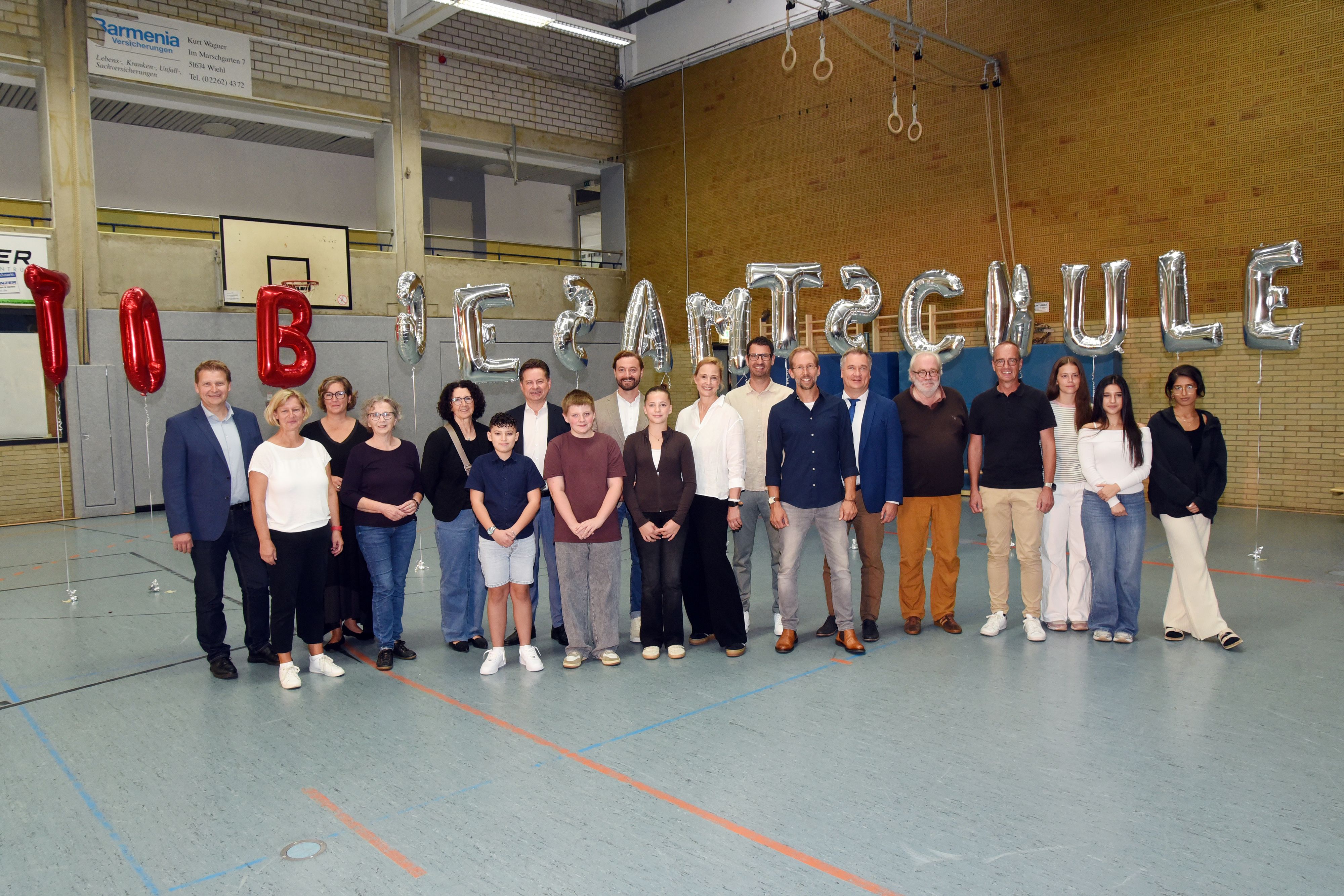 Die Sekundarschule Bielstein der Gesamtschule begrüsst die neuen Schüler für das neue  Schuljahr mit einem Festakt in der Sporthalle Bielstein.