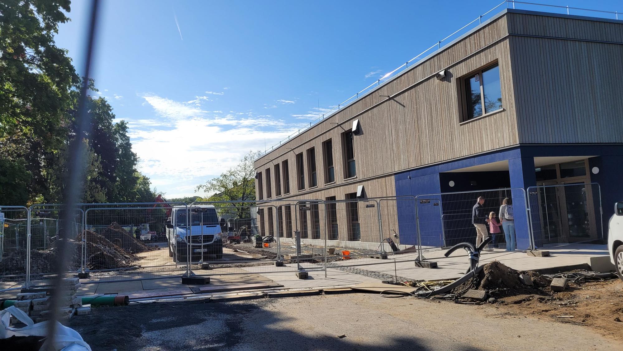 Das Foto zeigt den Erweiterungsbau am AMG