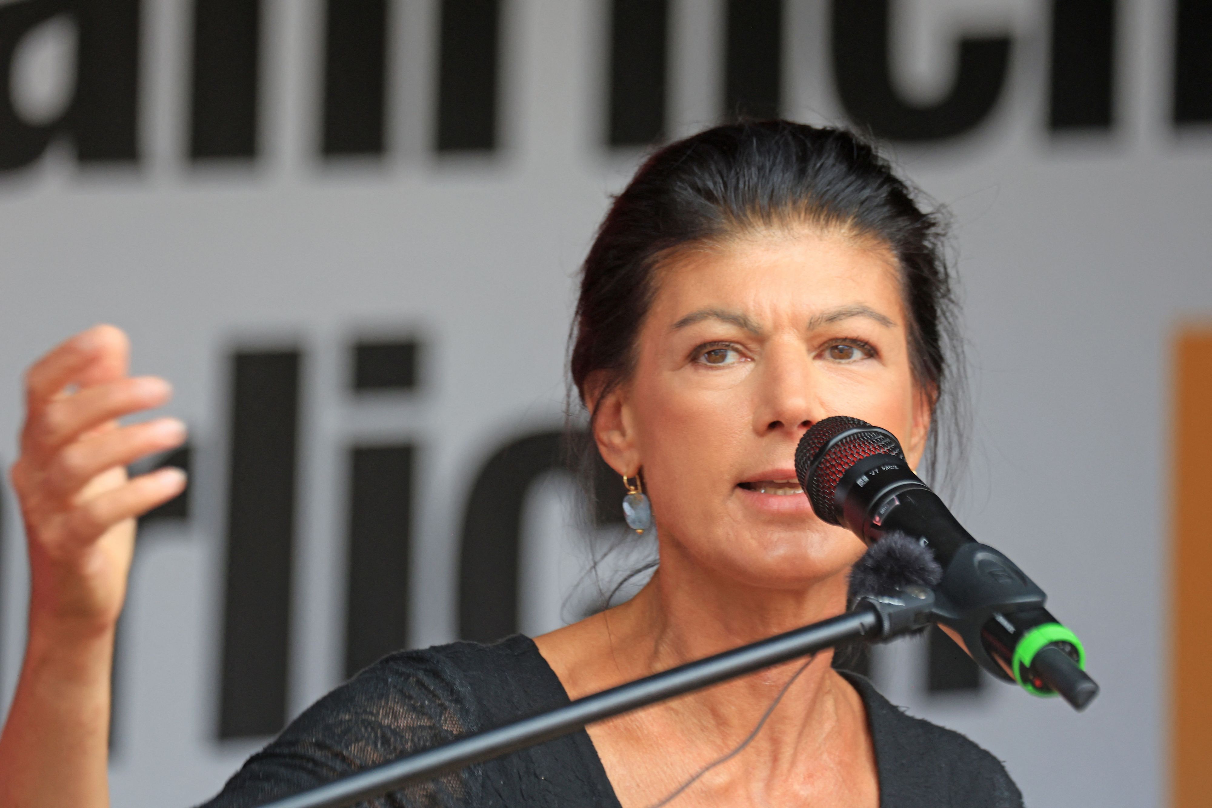 Sahra Wagenknecht, Gründerin und Bundesvorsitzende der Partei BSW, kritisiert die Maßnahmen der Bundesregierung gegen Russland.