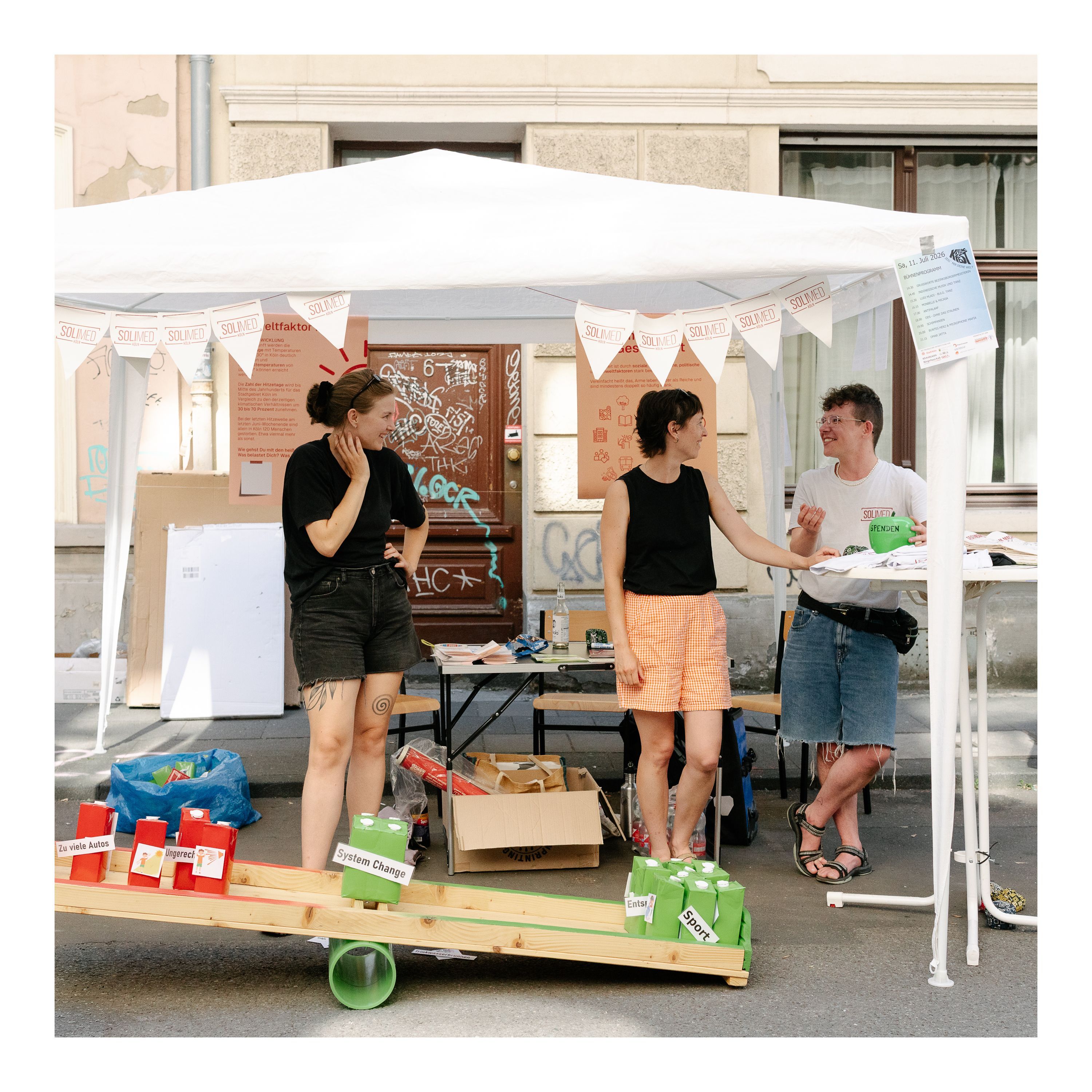 Das Team des Gesundheitskollektivs klärt auch auf Veranstaltungen wie dem Kalkfest über seine Arbeit auf.