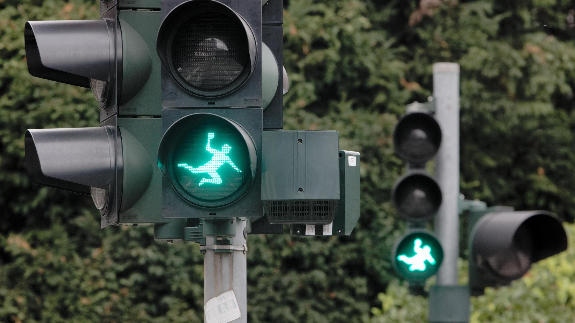 Ein Handballer als grünes Ampelmännchen.