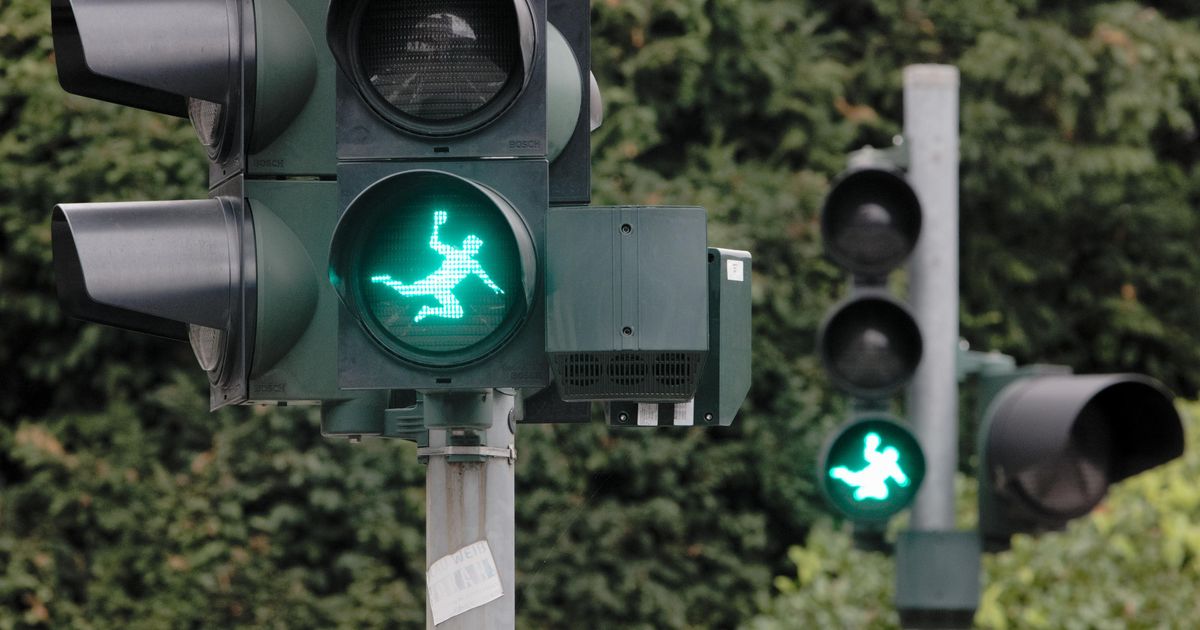 Inauguration: Handball players now light up pedestrian traffic lights in ...