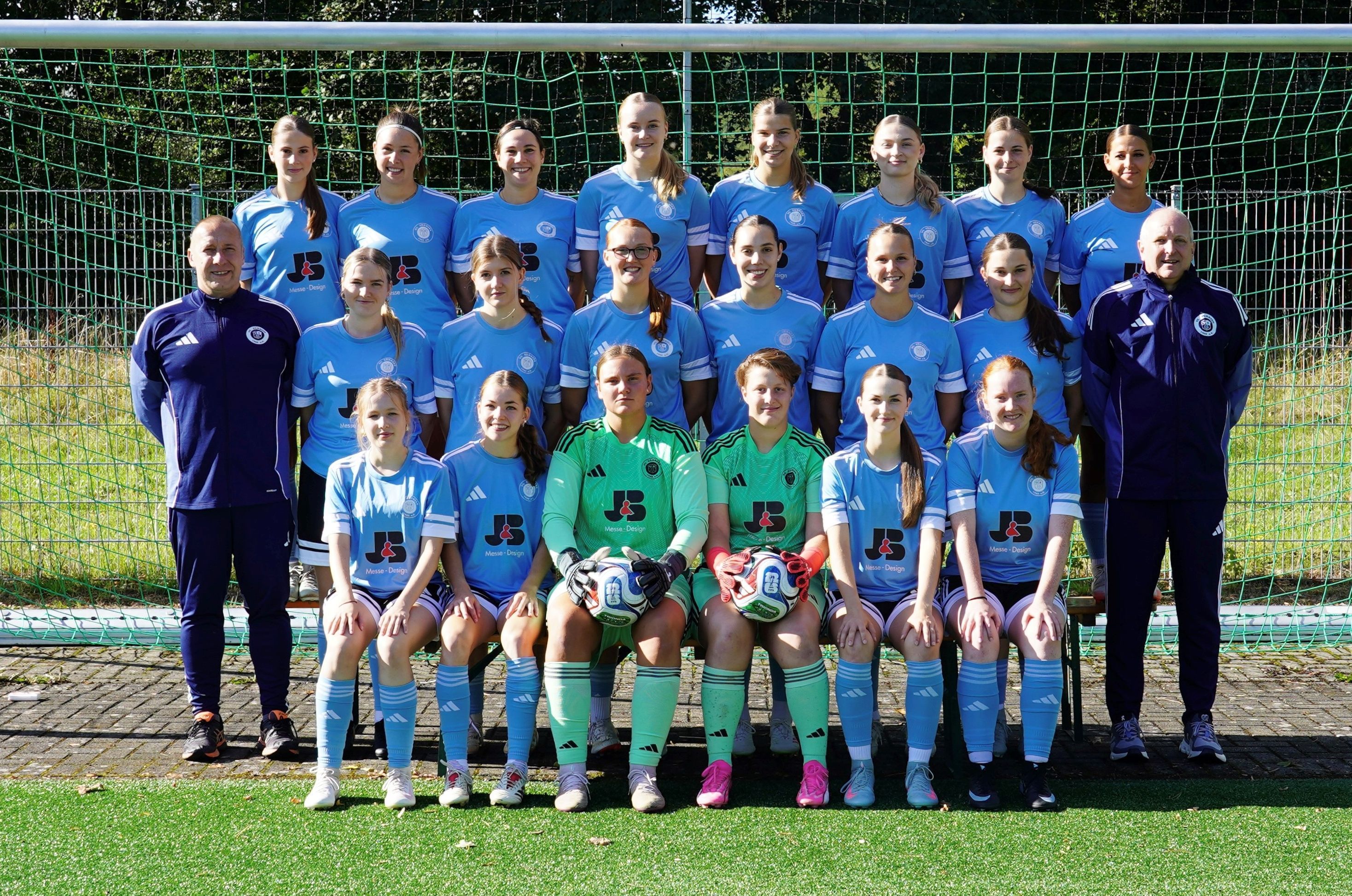 Das Bild zeigt das Team des VfL Kommern.