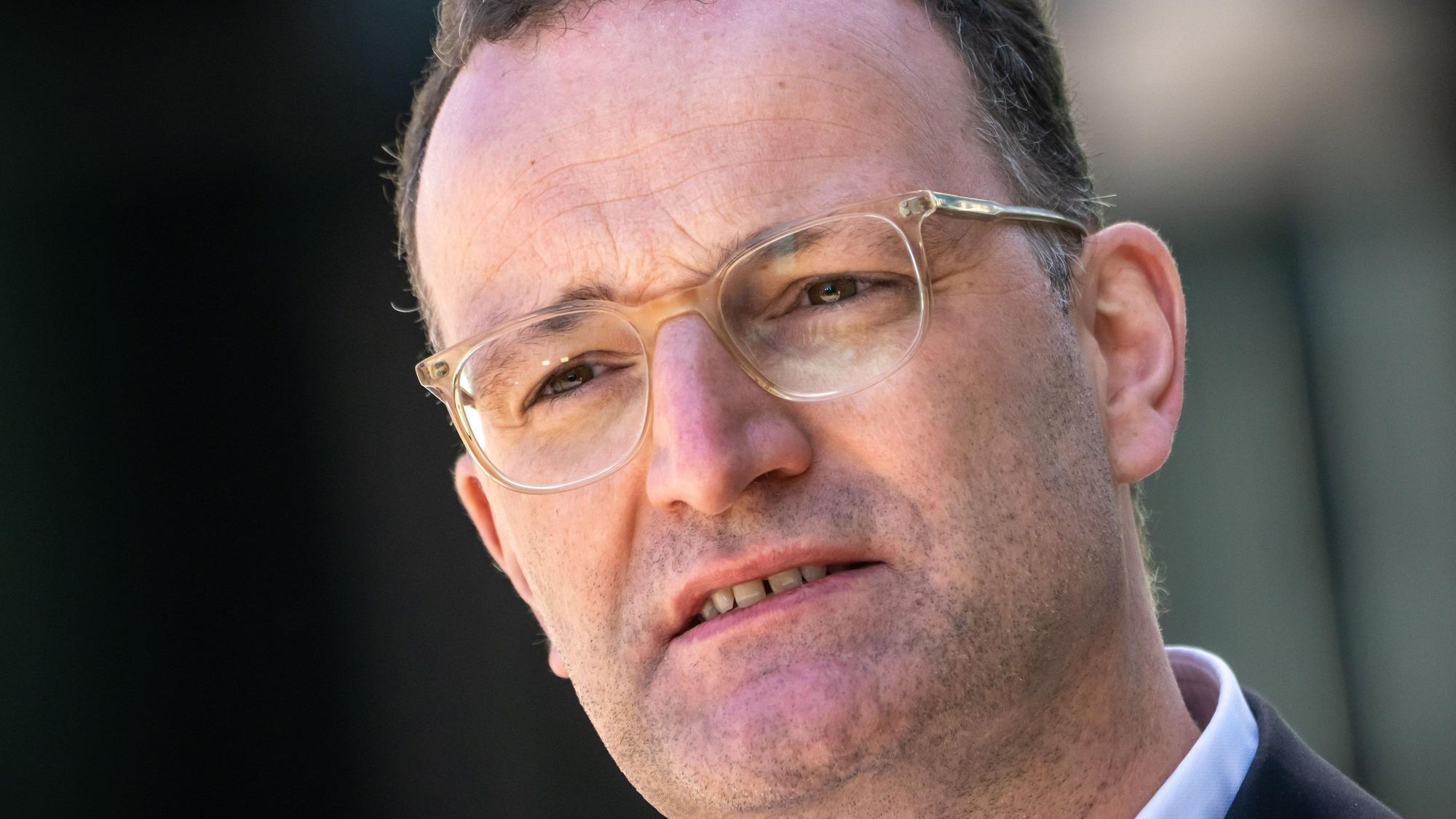 Jens Spahn (CDU), damals Vorsitzender der CDU/CSU-Fraktion im Bundestag, spricht bei der Pressekonferenz. (Archivbild)