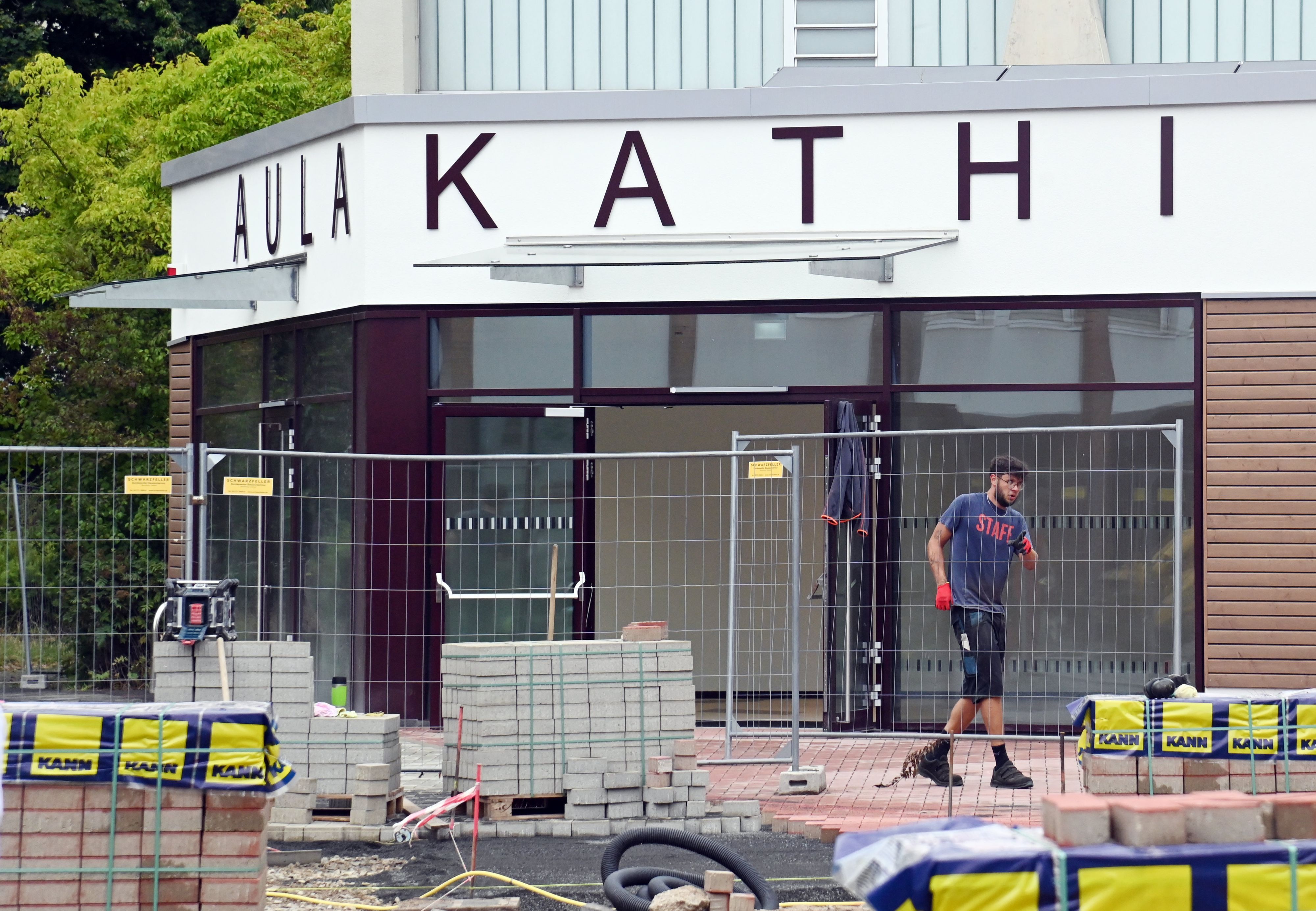 Die Katharina-Henoth-Gesamtschule ist mit neuer Aula ins Schuljahr gestartet.