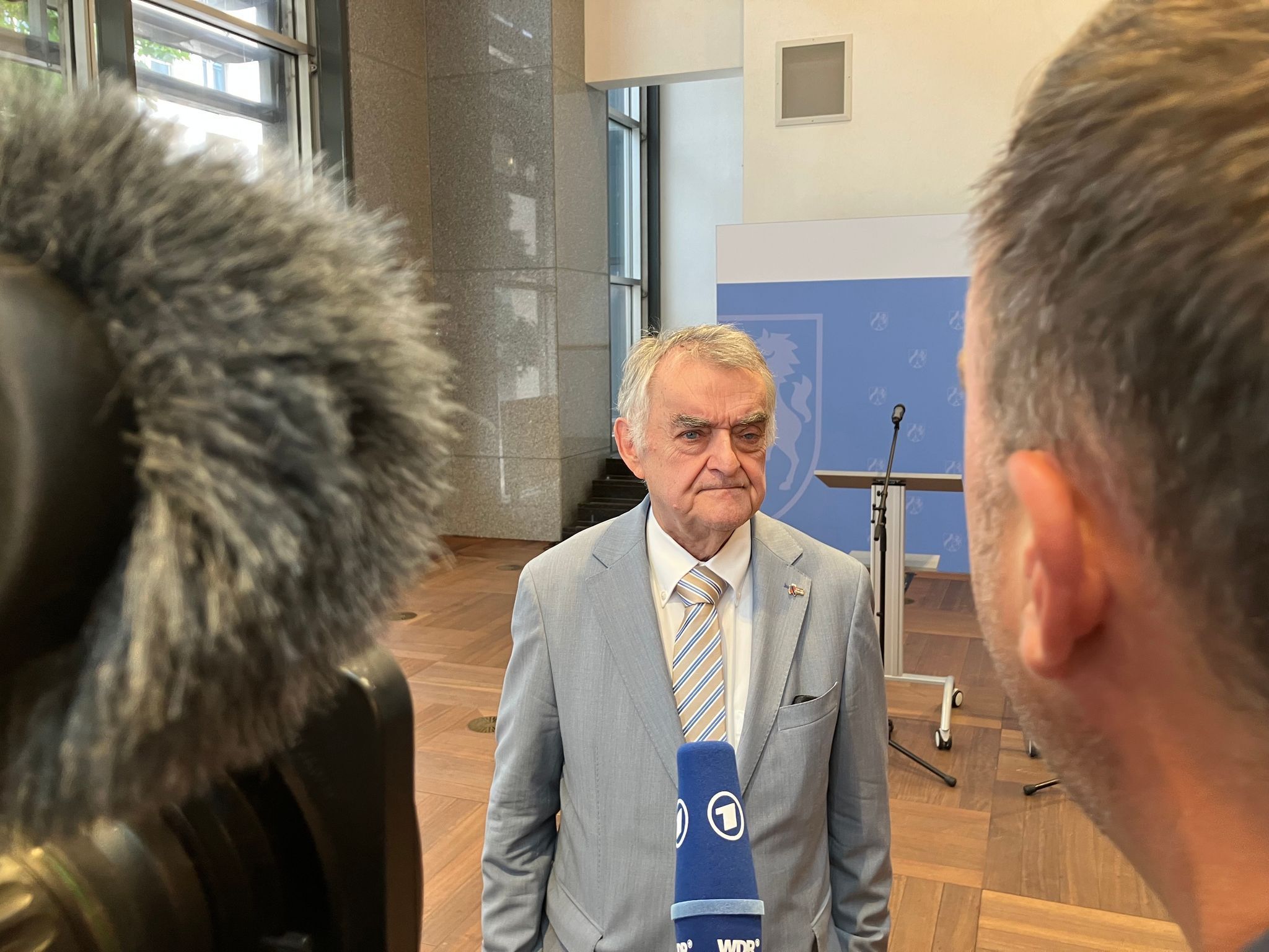 Reul für Umdenken nach Stromnetzangriffen: „extrem sensibel“