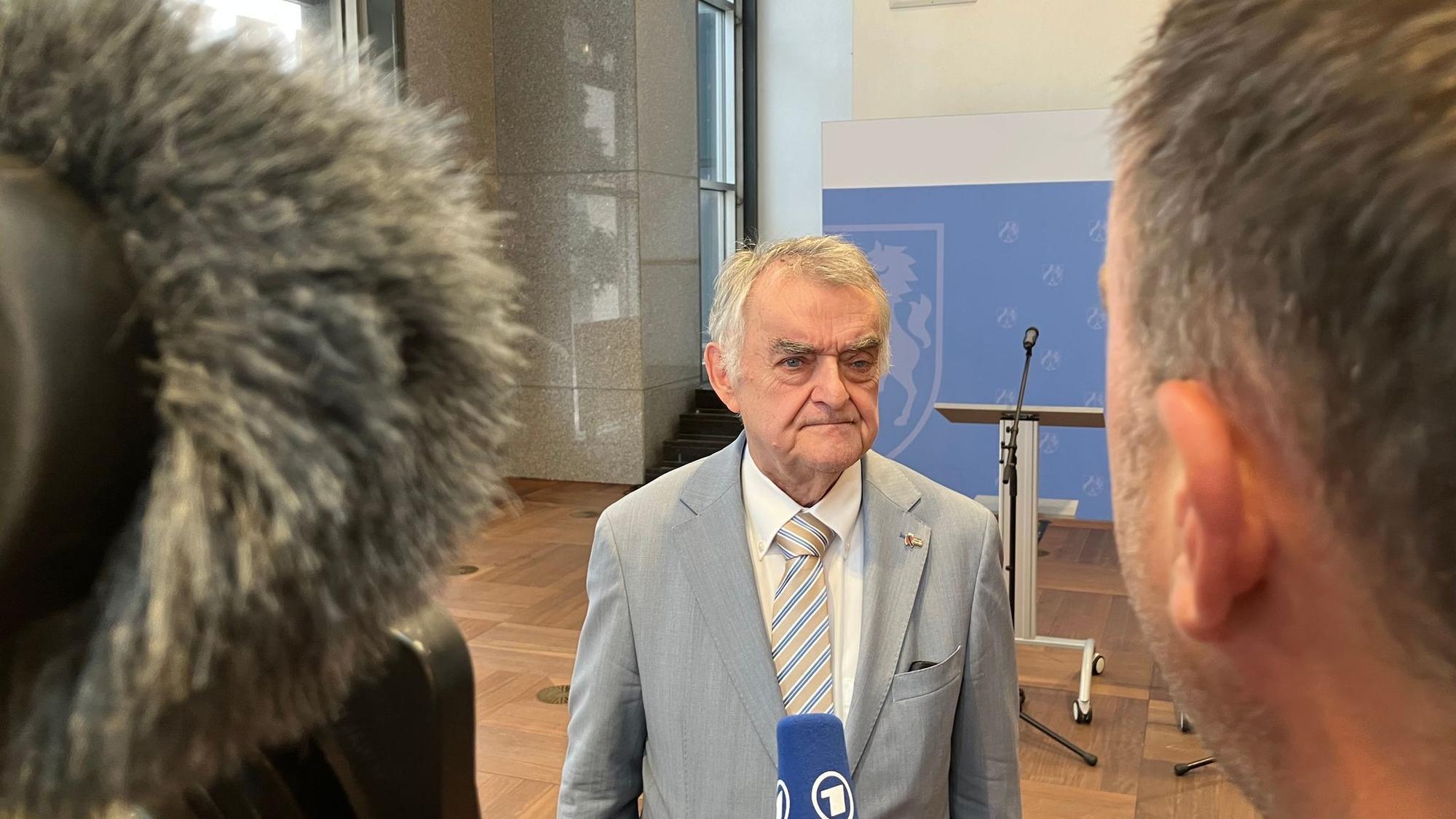 Reul für Umdenken nach Stromnetzangriffen: „extrem sensibel“