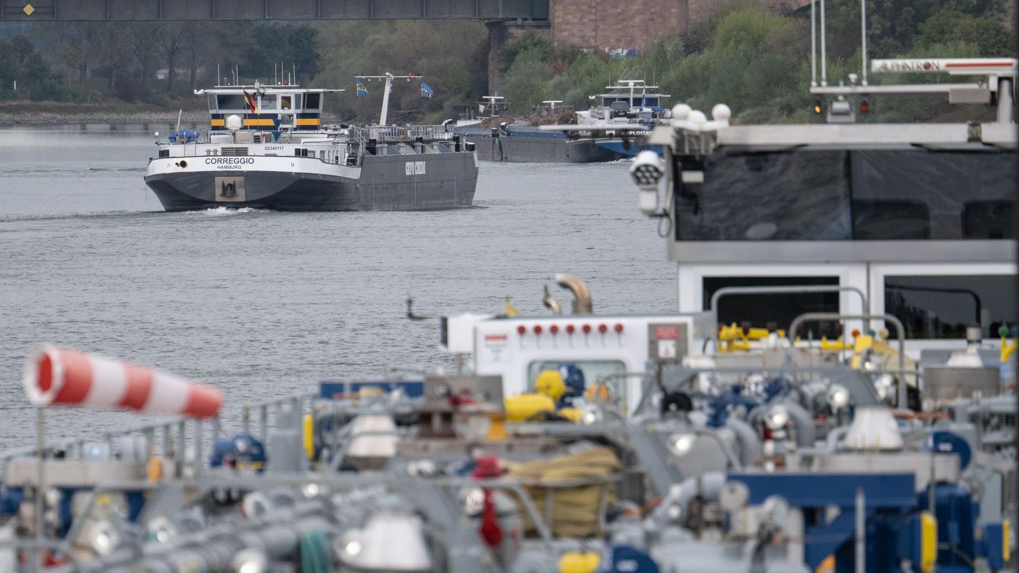 Keine Entwarnung für Schifffahrt – sinkende Pegelstände erwartet