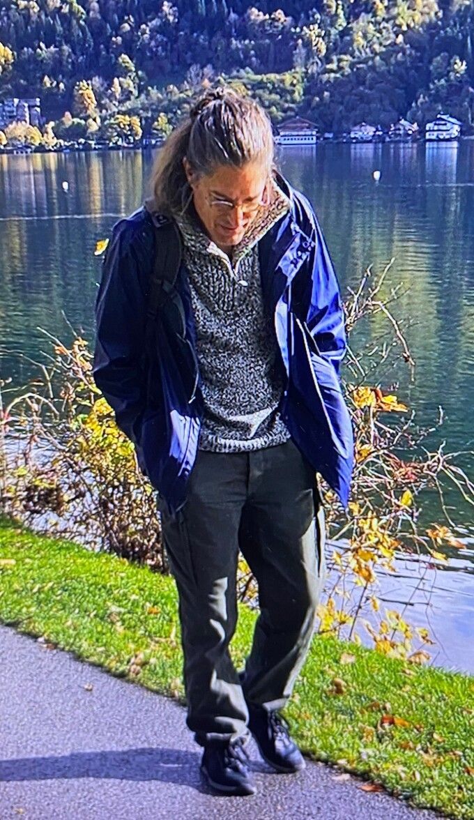 Wer erkennt den Mann auf dem Foto? Er wird polizeilich gesucht.