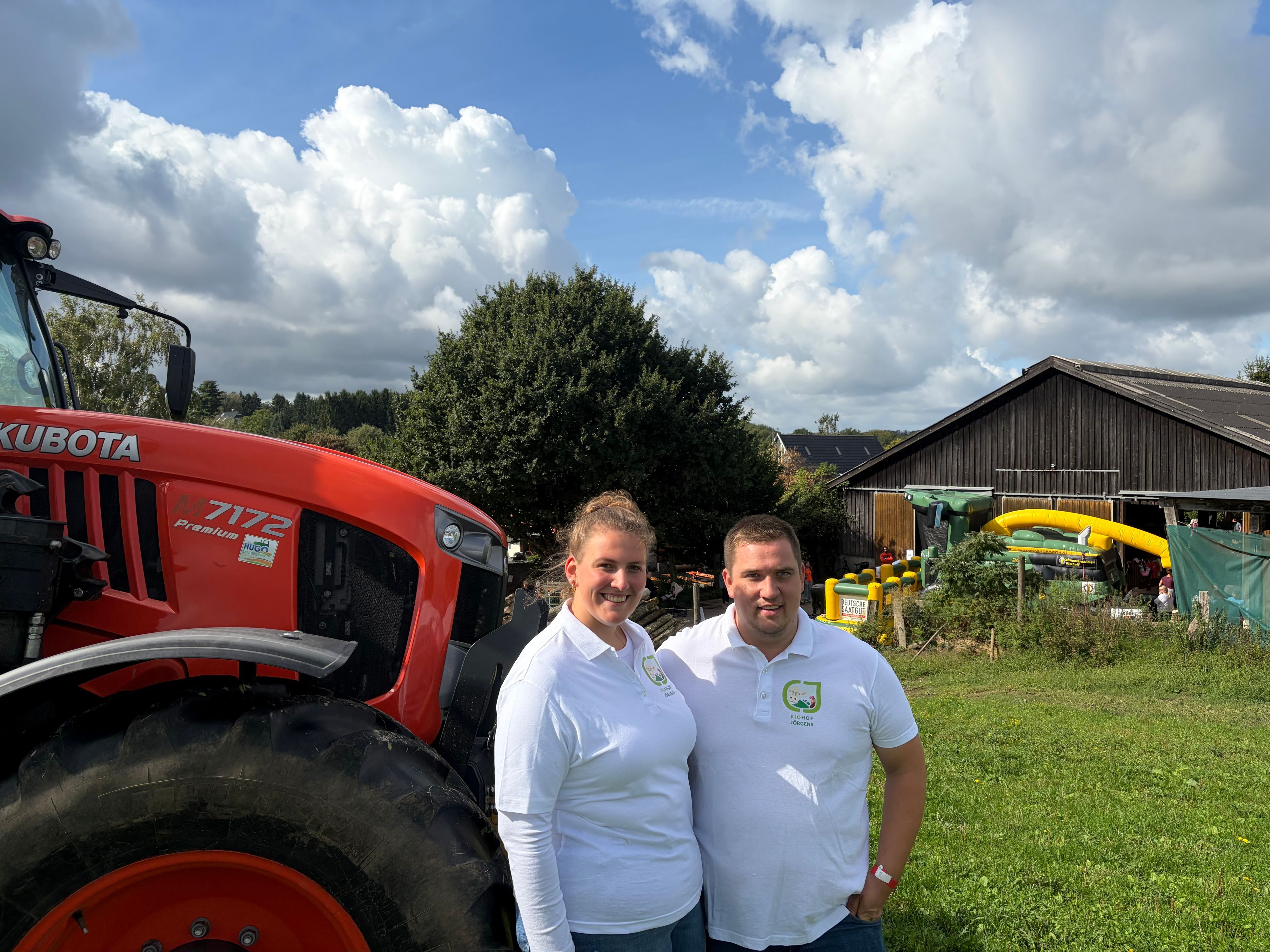 Sina Jörgens (r.). und Tom Wodtke freuen sich über den großen Besucherandrang.