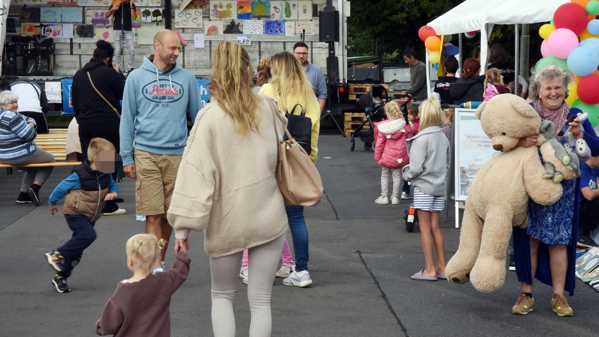 Auch einen Kinderflohmarkt gab es beim „Fest der Kulturen“ im Waldbröler Stadtteil Eichen.